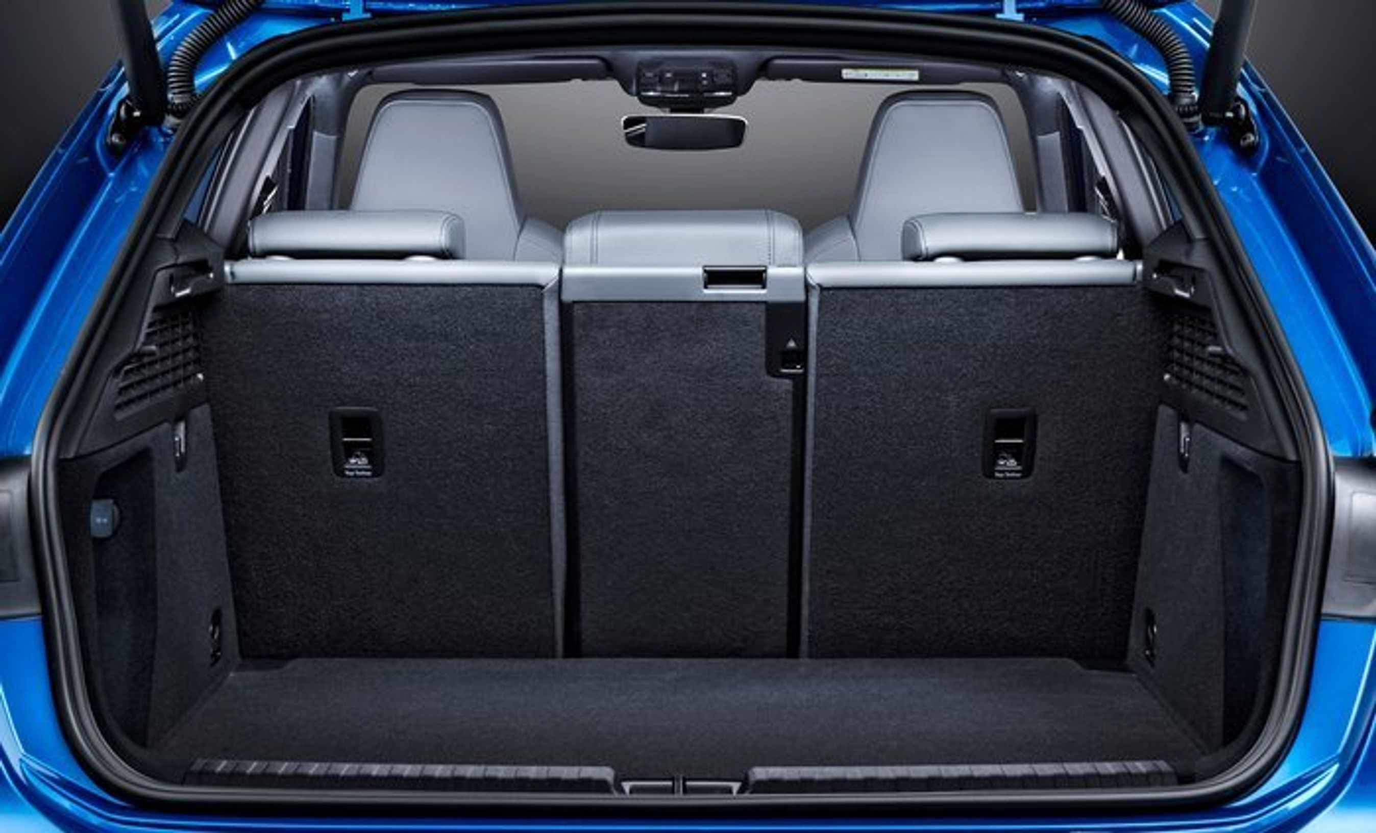 Bagagerummet er på 380-1.200 l afhængigt af bagsædets position. Bunden kan placeres i flere niveauer.