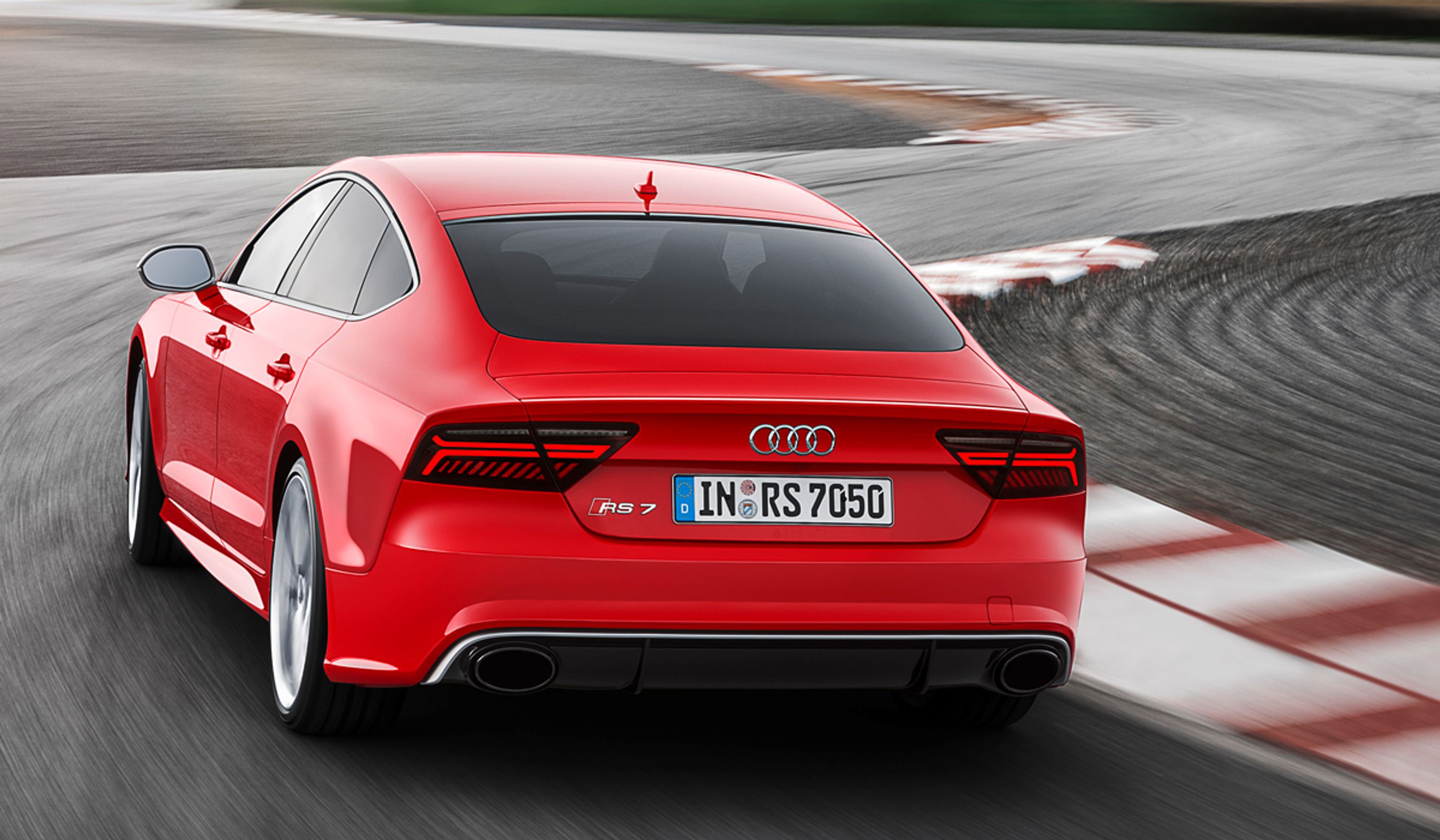 Audi RS 7 er kalr til at køre på racerbane med 240 km/t. - uden fører.