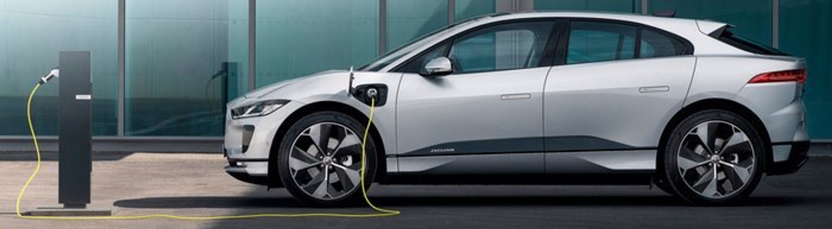 I-Pace har fra november indbygget 22-kW-lader som standard.
