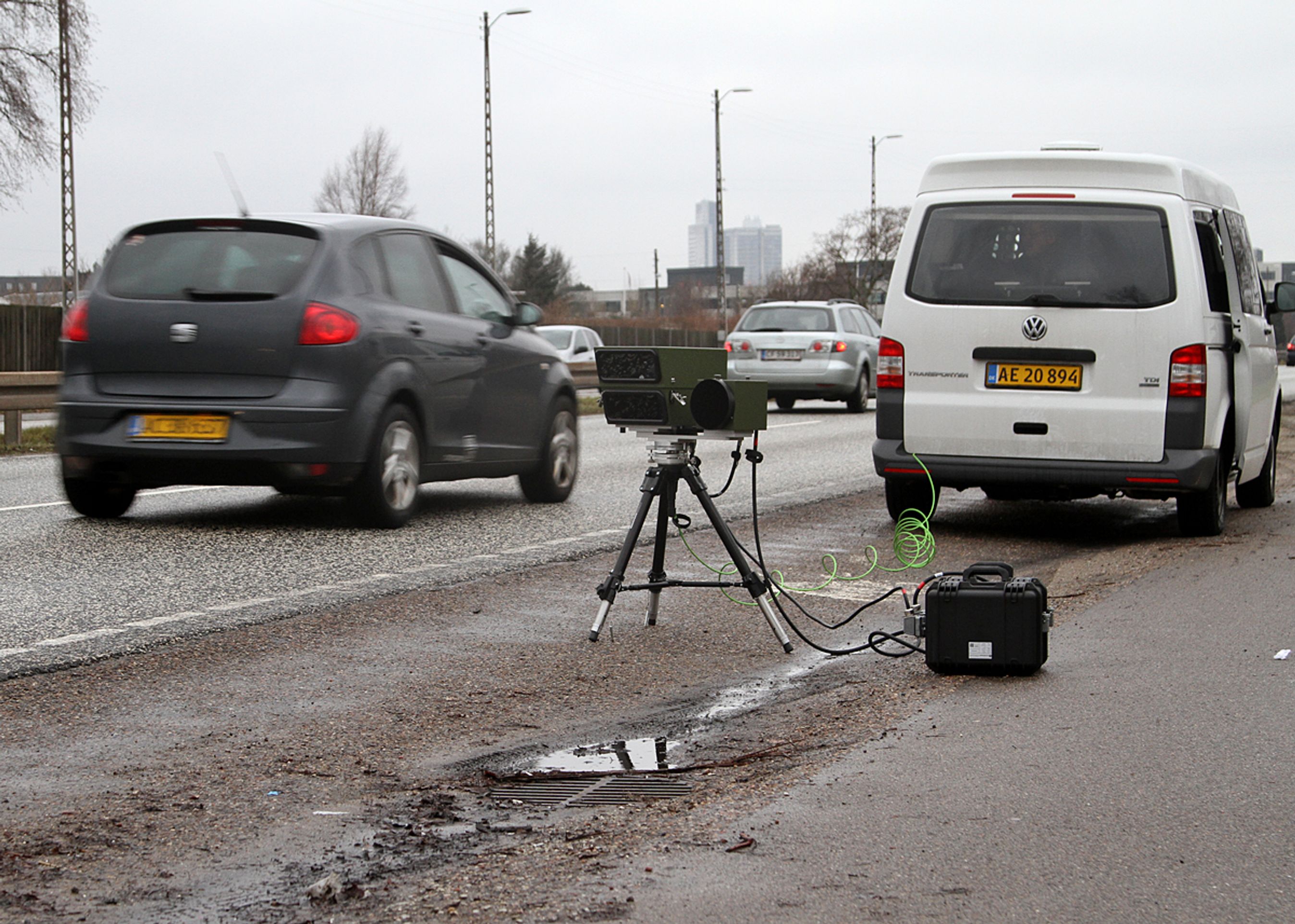 Fotobilen kan holde 15 meter væk fra målestedet og 30 meter med et længere kabel. Foto: Torben Arent