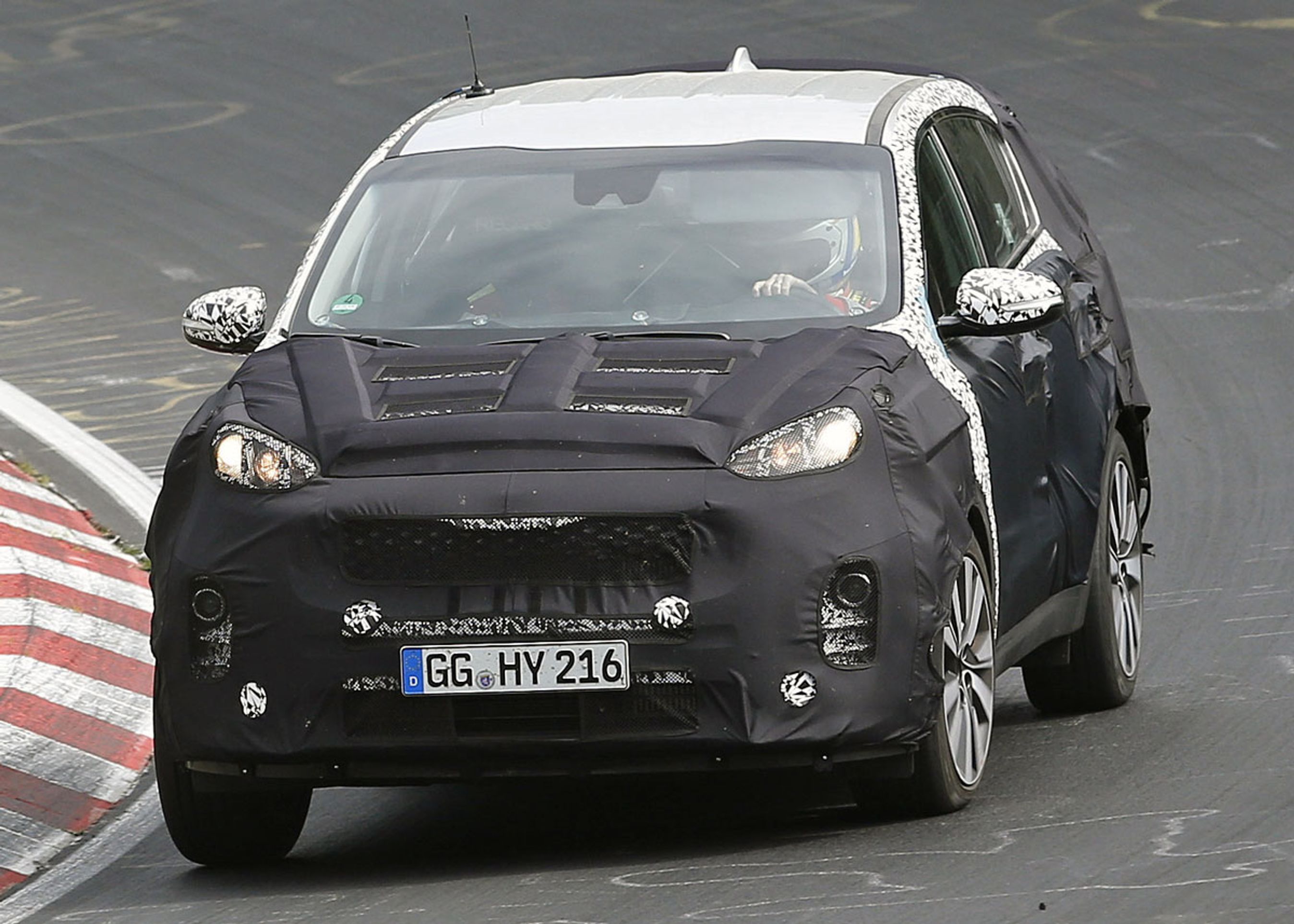 Den nye Sportage får en stor grill i Kias 'tigernæse'-stil. Fotos: Lehmann