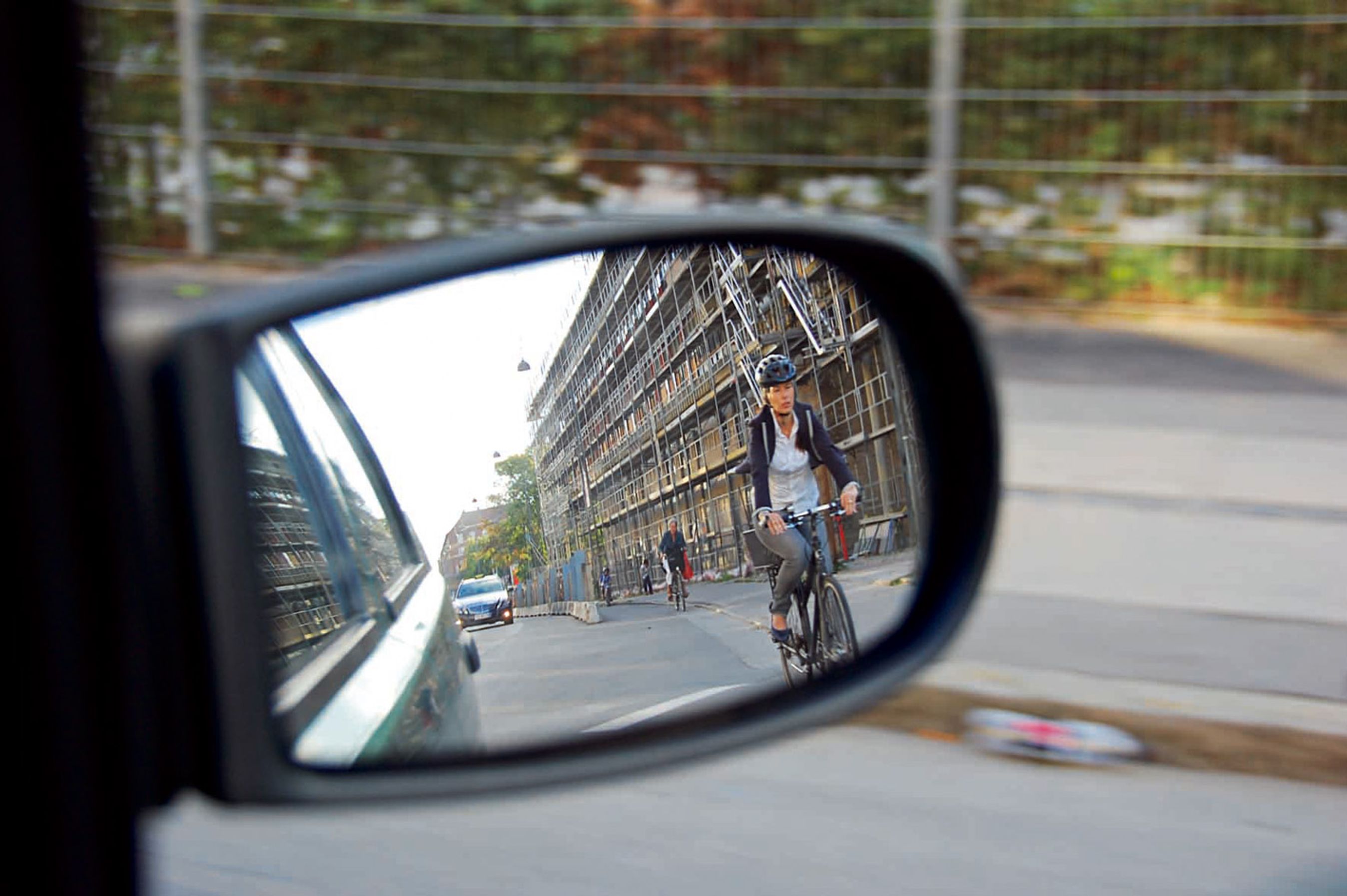 En ny undersøgelse fra FDM viser, at trafikkulturen kan trænge til et løft, uanset om man kører i bil eller på cykel.