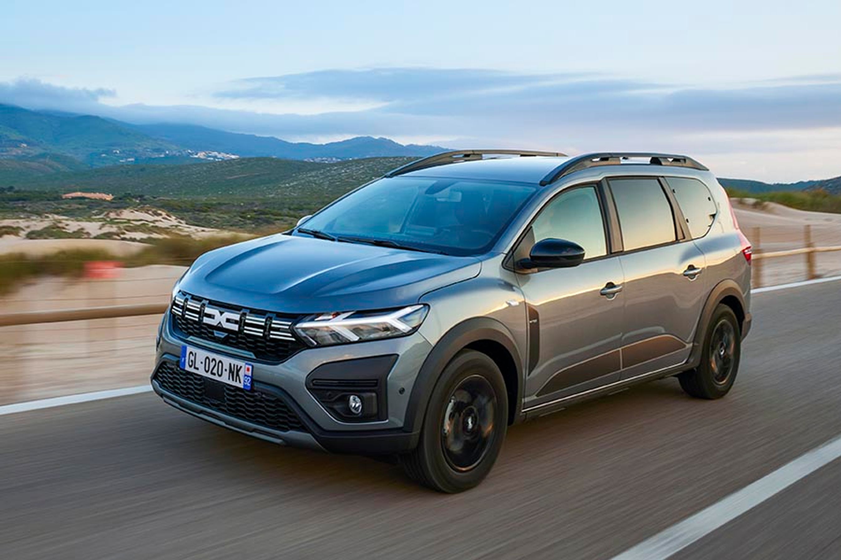 Dacia Jogger er en 4,55 meter lang MPV/stationcar, og den bliver Dacias første hybrid.