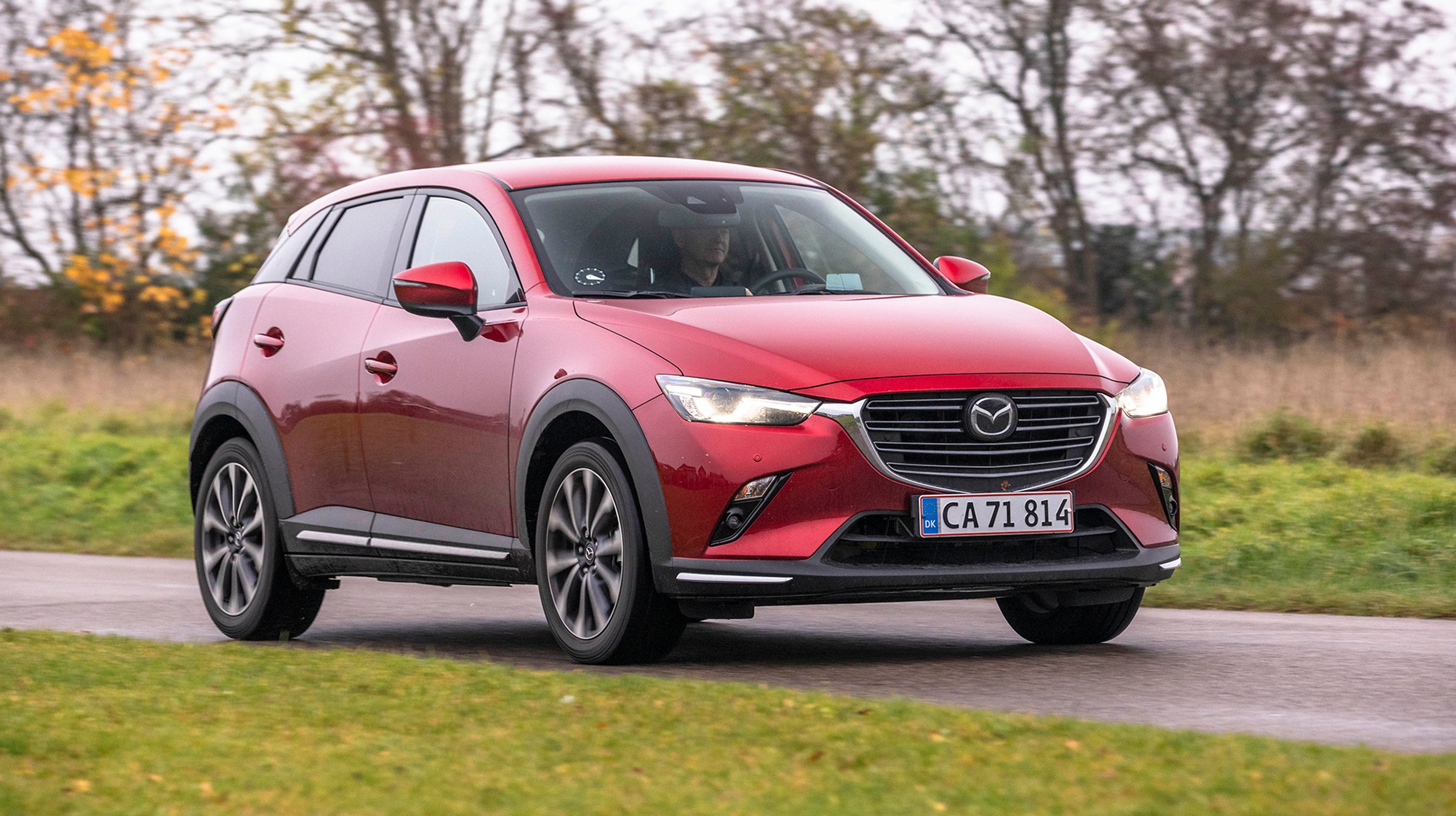 De adaptive LED-forlygter fungerer godt, og om dagen har de et flot signaturlys, hvor linjen går direkte over i kølergrillen.