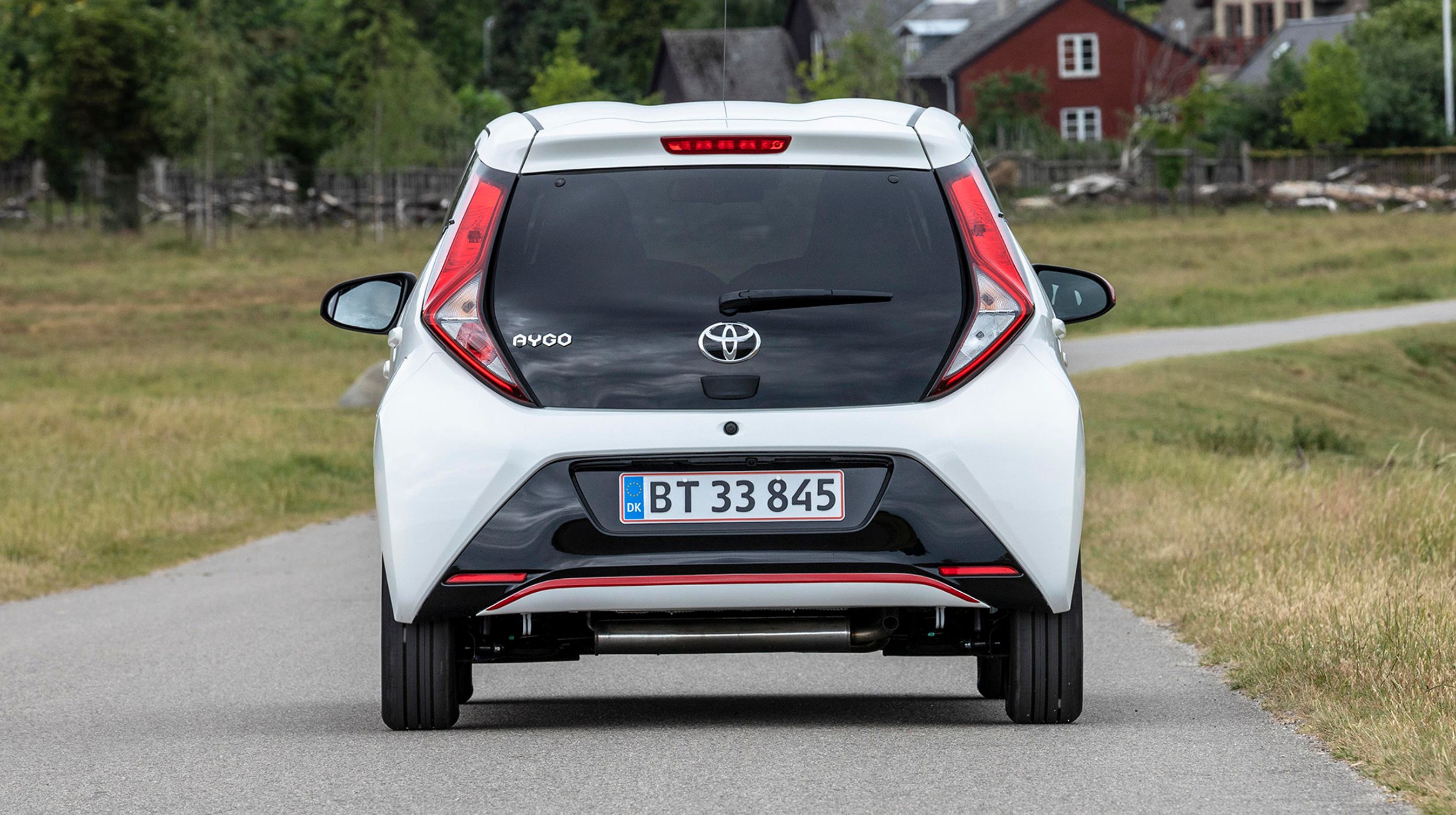 Bagagerummet er bilens kritiske punkt. Der er officielt 168 liter, og man har svært ved at få plads til en kuffert.