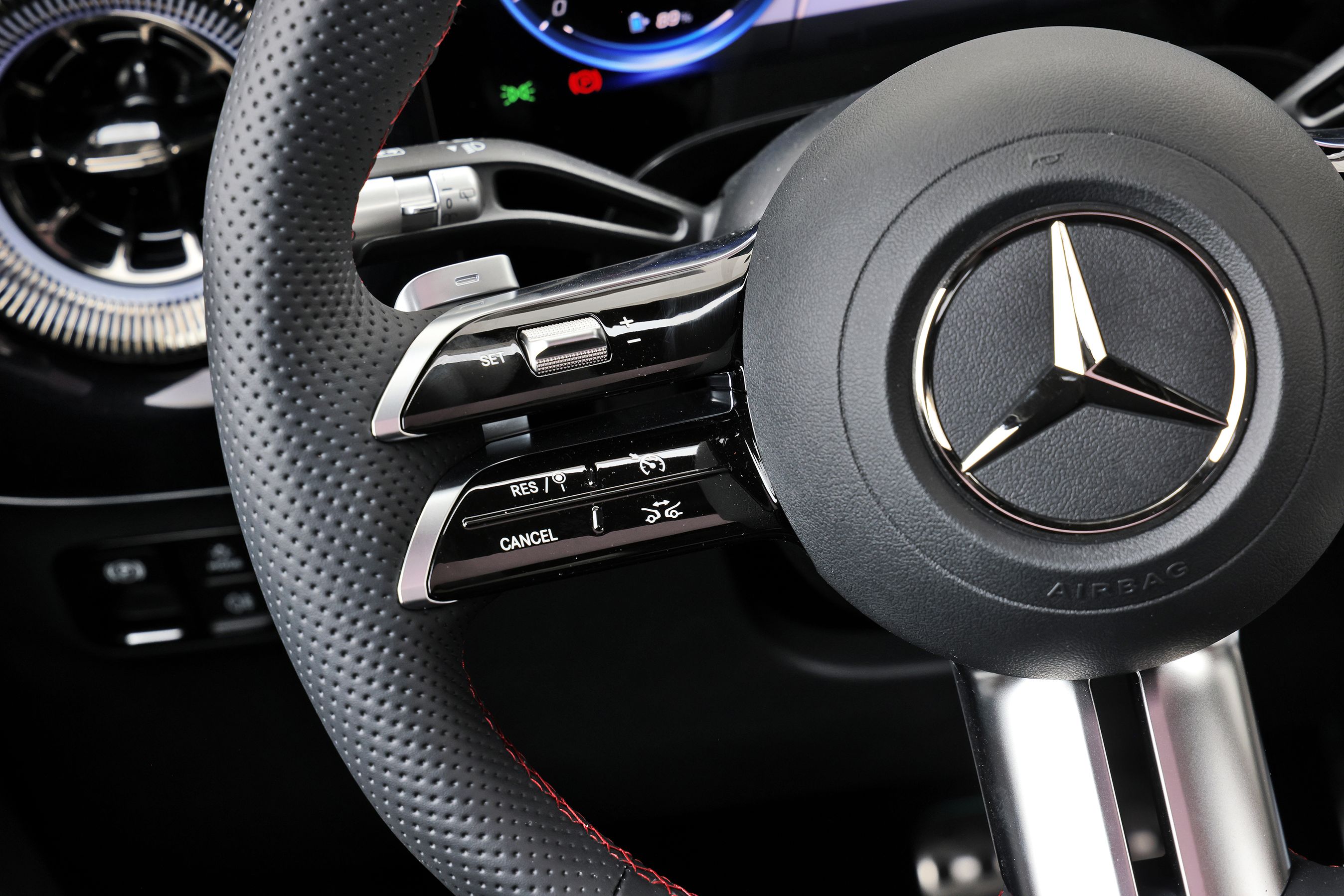 Knapper på rattet i en Mercedes-Benz GLB