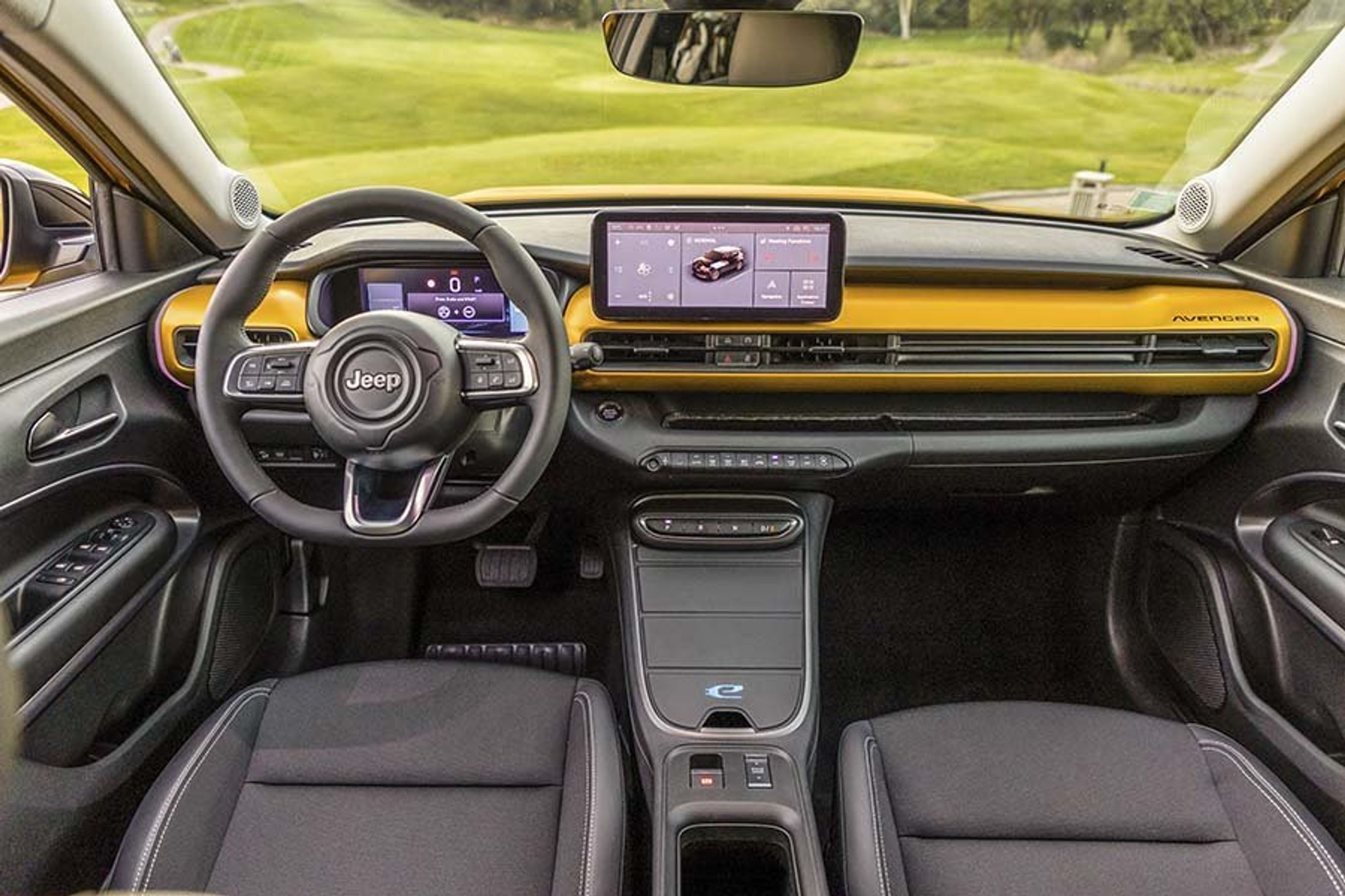 Førerpladsen er lækkert udformet med et digitalt cockpit og en 10,25” skærm.