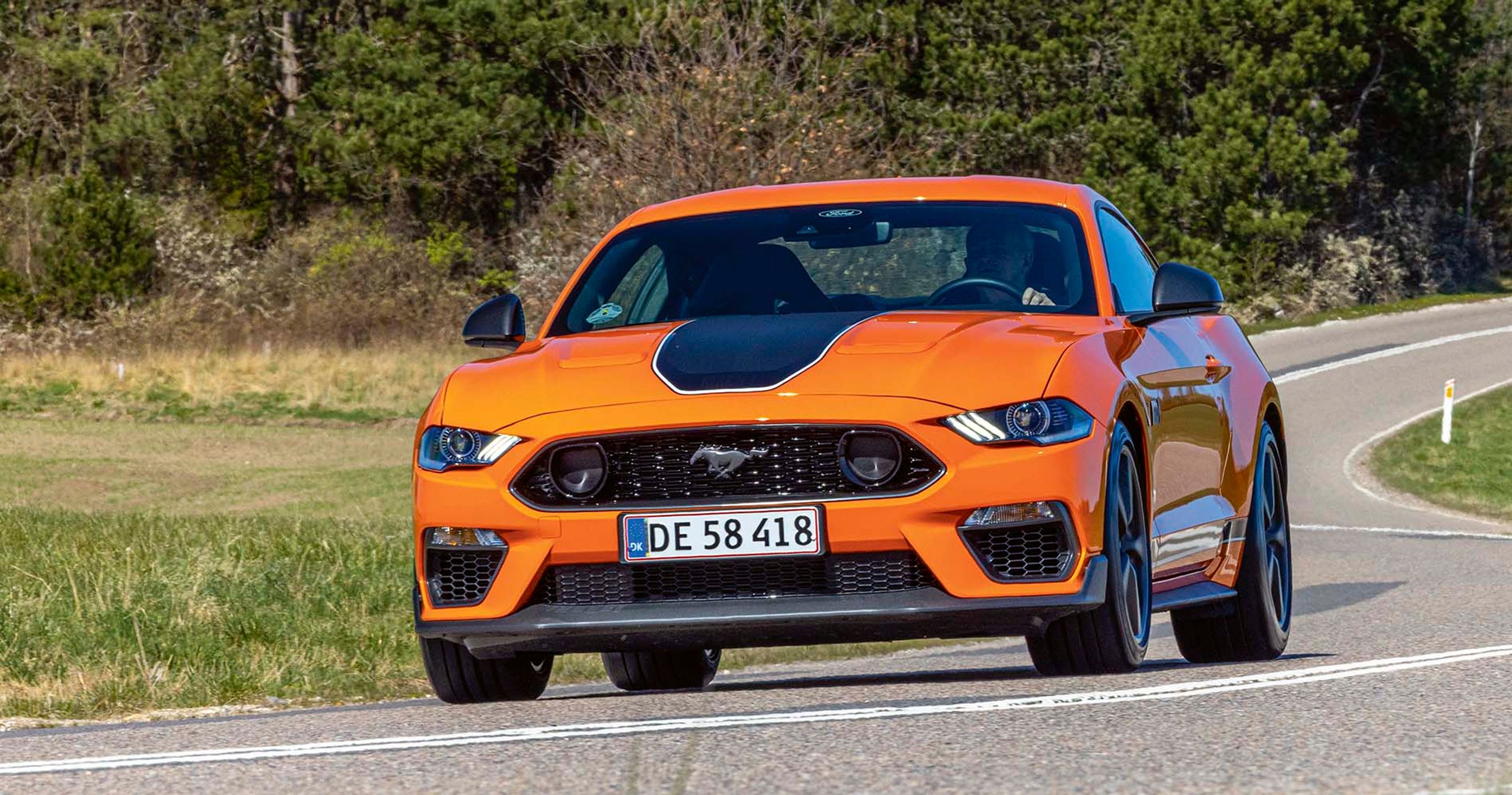 Ford Mustang Mach 1 set forfra