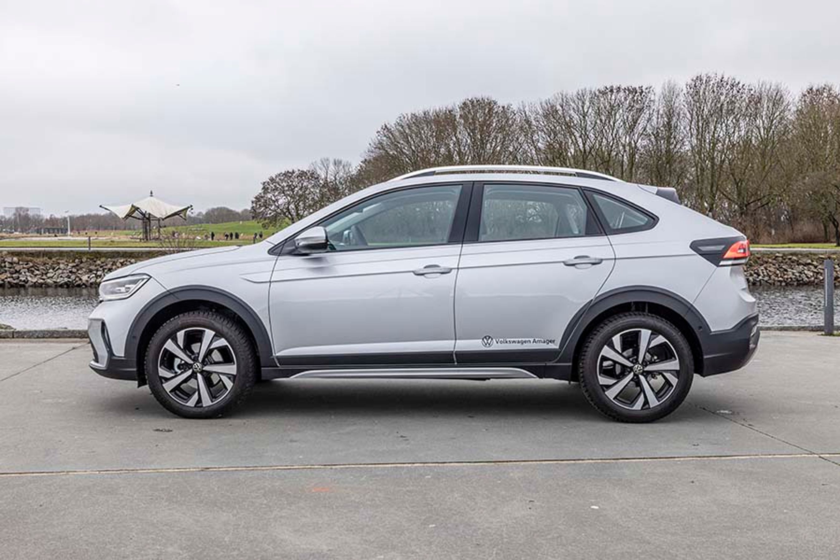 I forhold til VW T-Cross har Taigo lidt mere coupé-form over bagenden af bilen. Og det endda uden at det går ud over bilens praktiske egenskaber. 