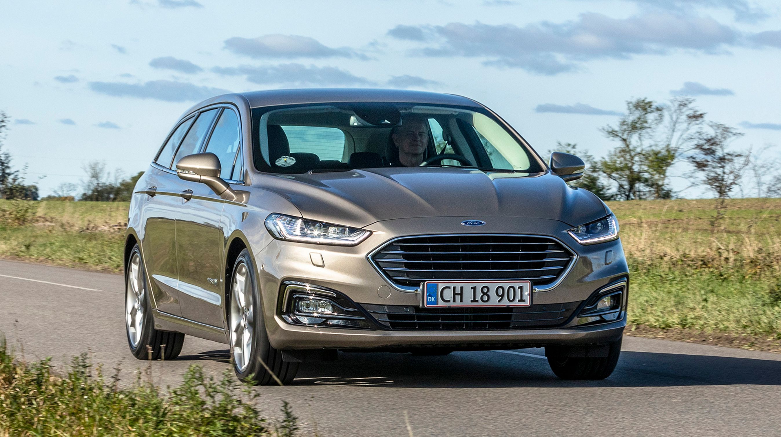 Ford Mondeo set forfra