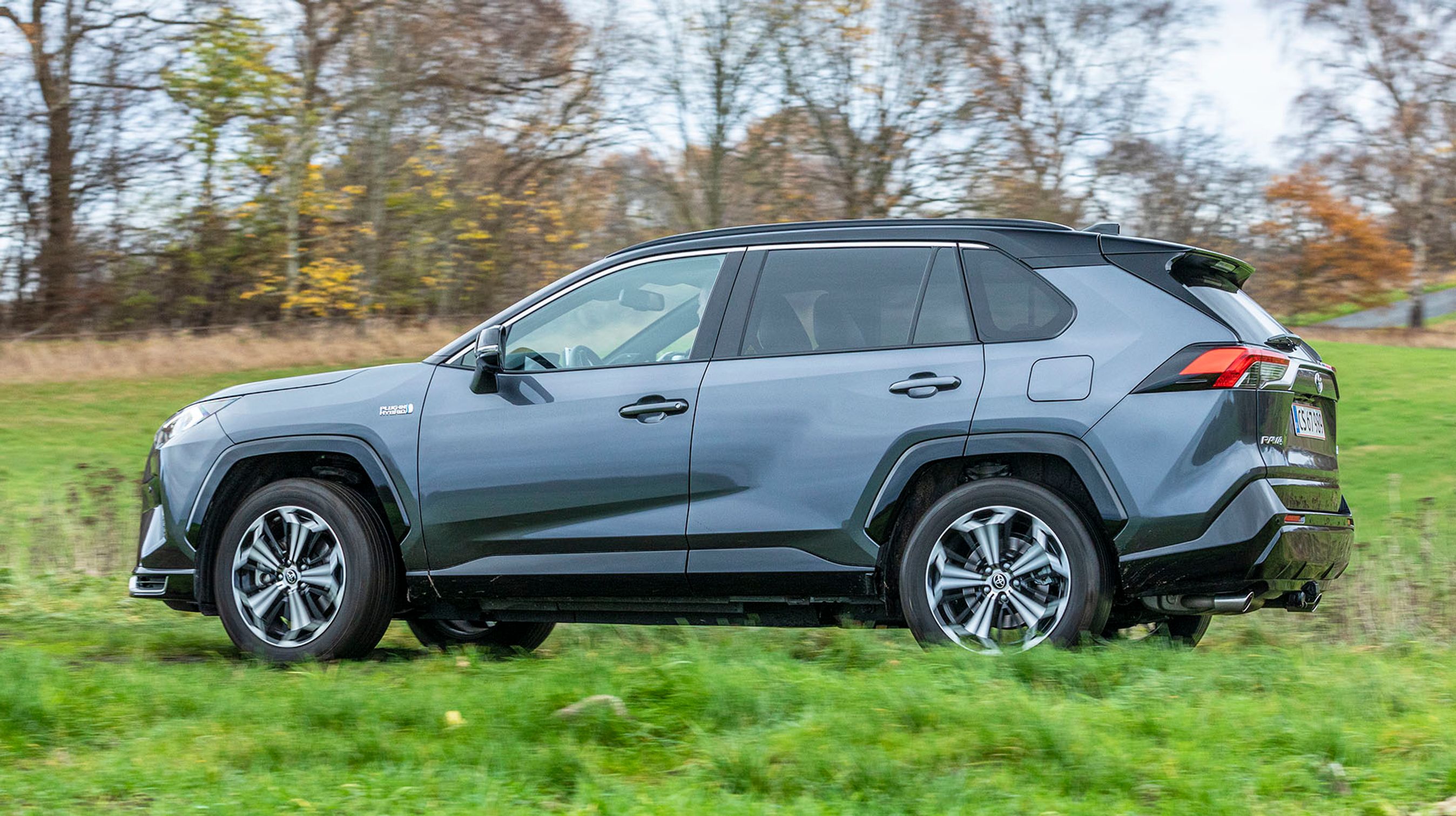 I denne H3 Style-udgave er der stort set alt det udstyr, man kan drømme om. Udvendigt er bilen lakeret i to farver, ligesom de bageste sideruder er tonet ekstra mørke.