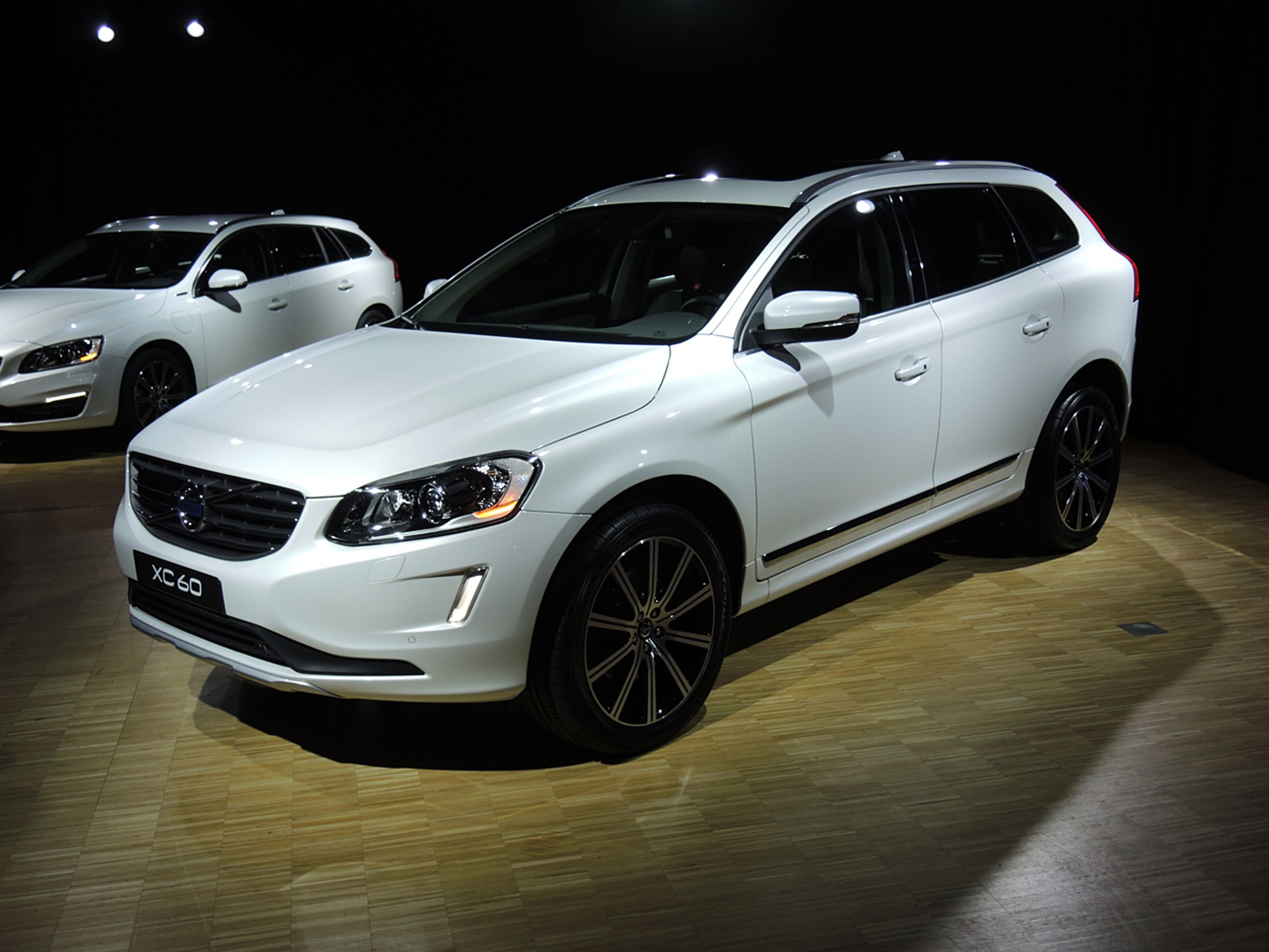 Volvo XC60 er den mest solgte Volvo-model - særligt i USA og Kina. Den nye front giver bilen mere personvognskarakter.