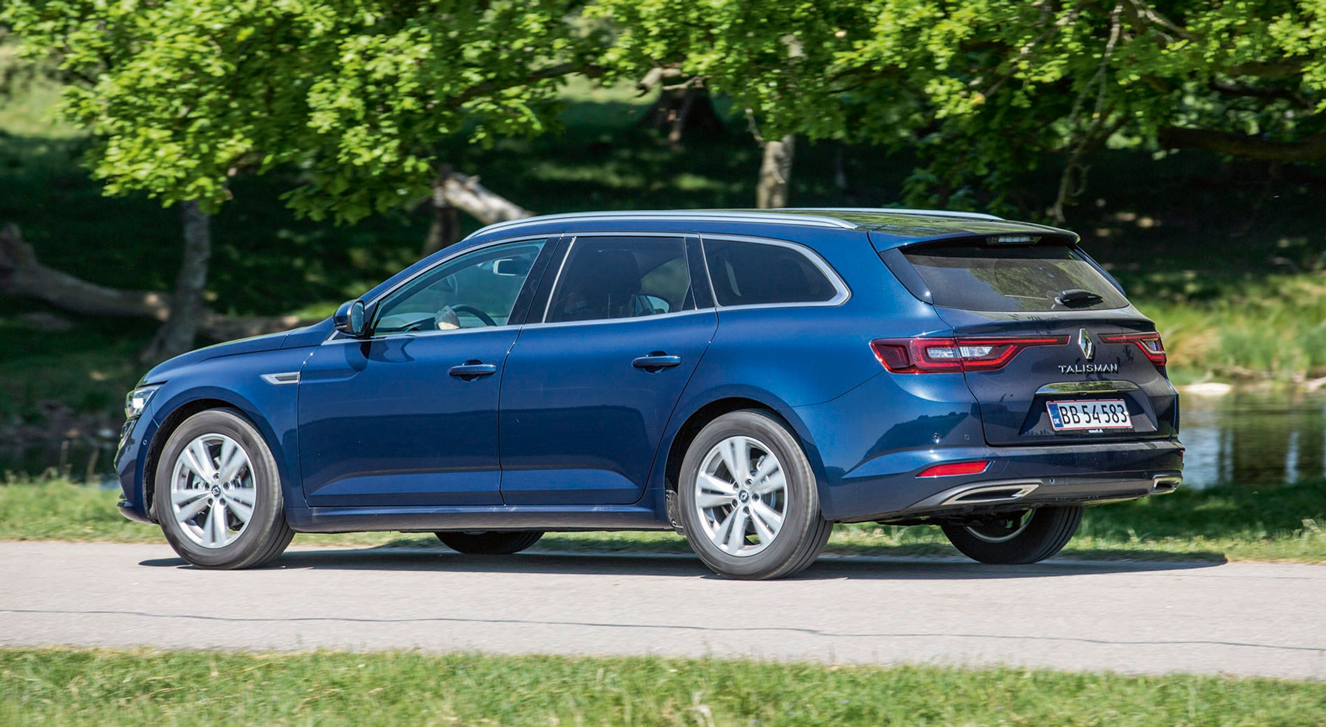 Renault Talisman hører med sin længde på 4,85 meter til gruppen af meget store stationcars.
