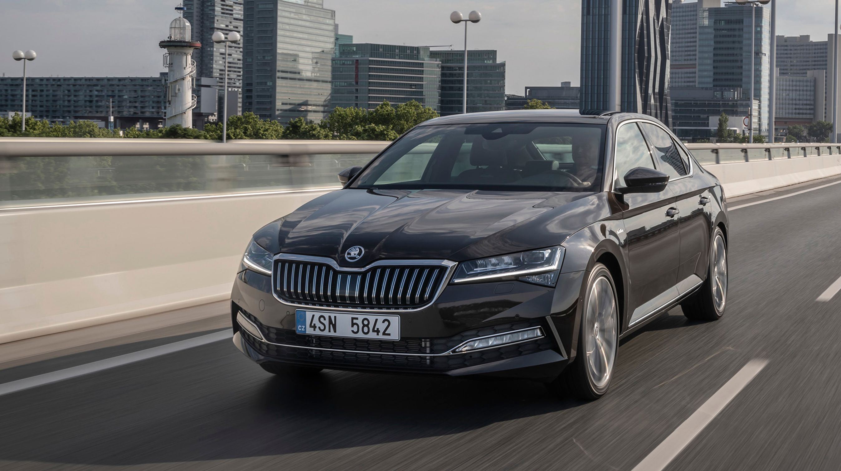Skoda Superb set forfra