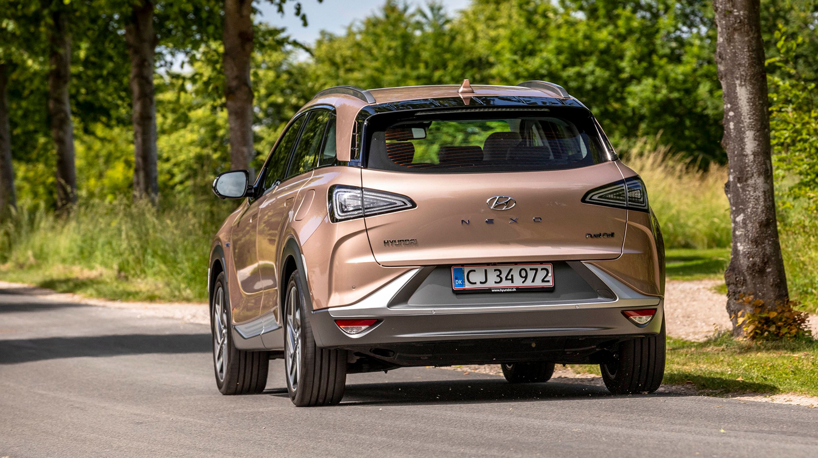 Hyundai Nexo er en stor femdørs SUV. Designet er moderne, og brugsværdien er fin.