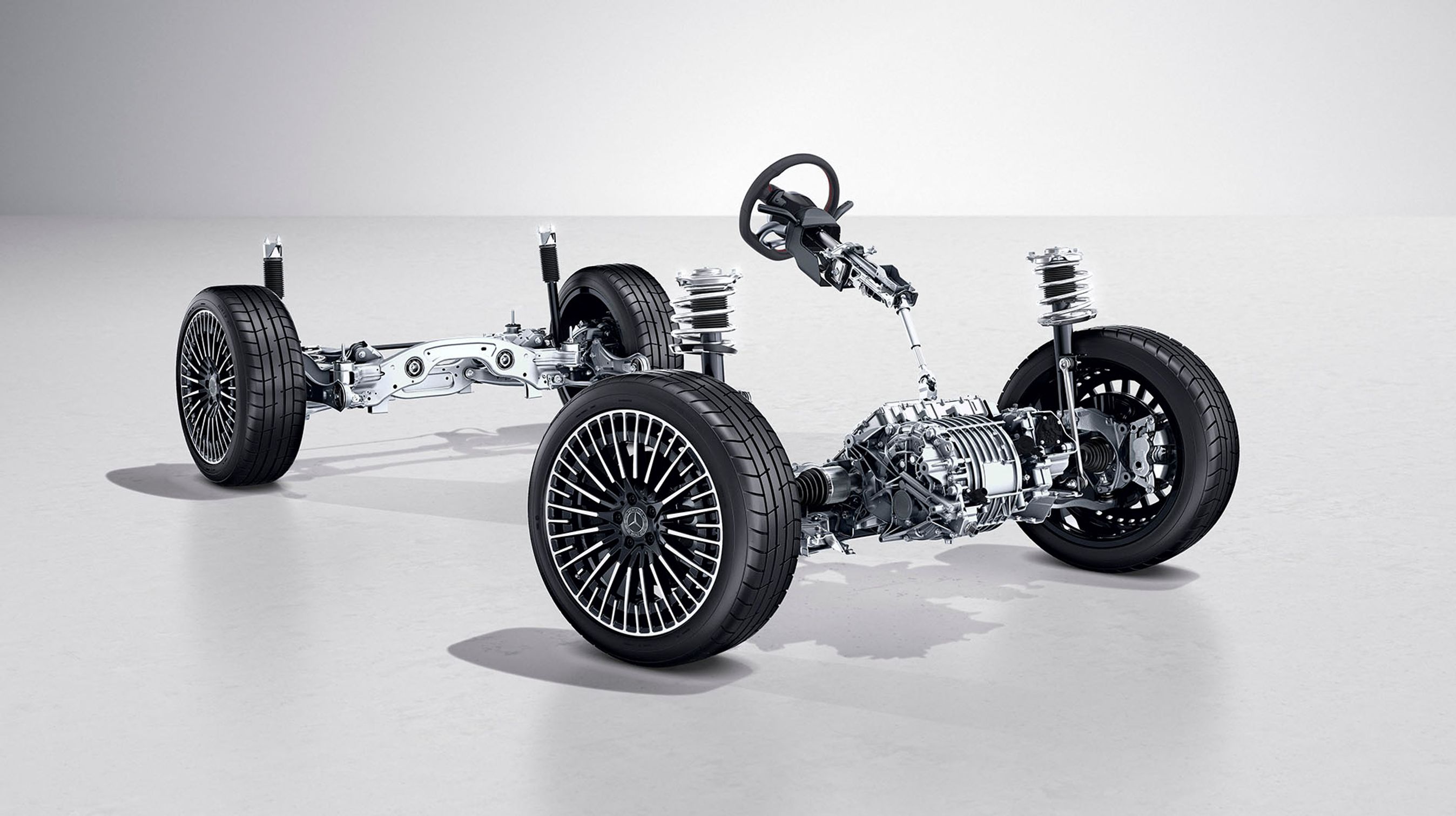 EQA er opbygget med elmotoren fortil og har dermed forhjulstræk. En kraftigere version kommer senere med en elmotor både for og bag, og har dermed firehjusltræk.