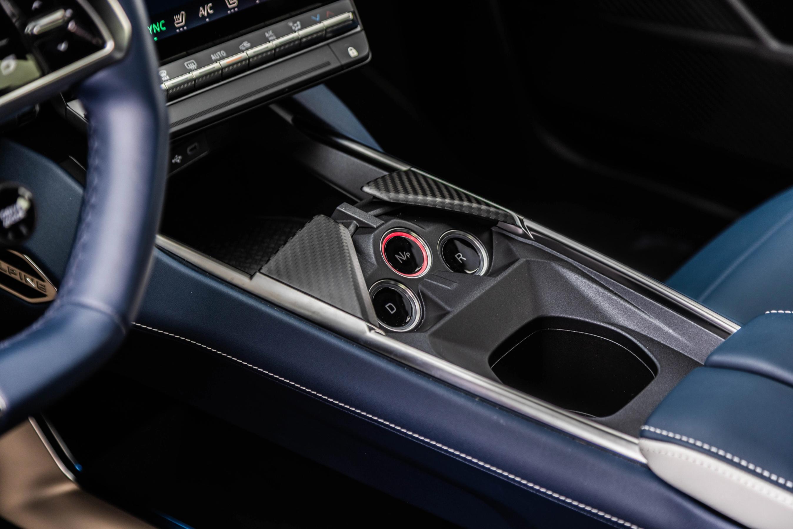 Knapper der styrer gearskiftet i en Alpine A390