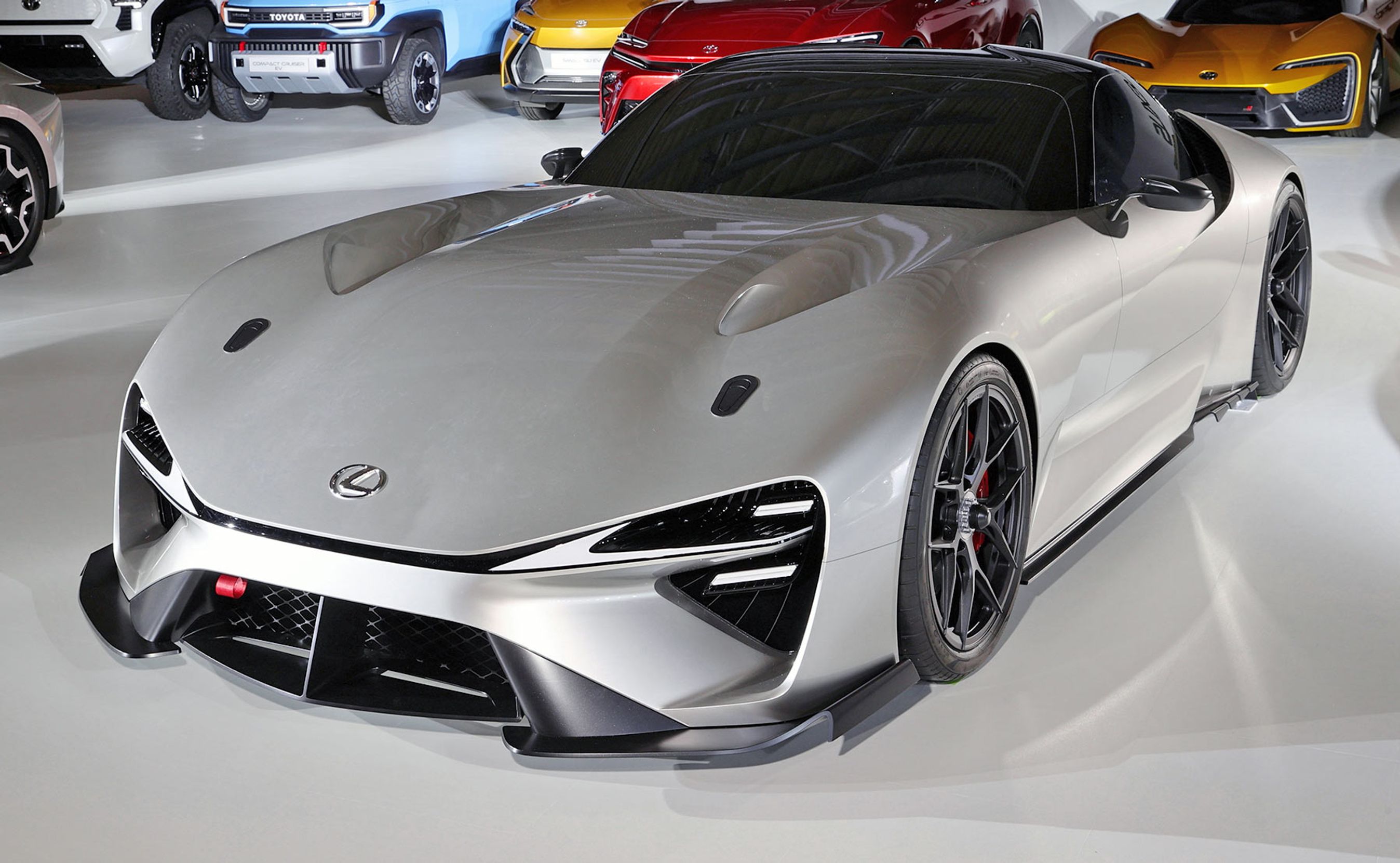 Lexus supersportsvogn er i liga med Lexus LFA. Den får en 0-100-tid på lidt over to sekunder, en rækkevidde på over 700 km samt ’mulighed for’ faststof-batterier