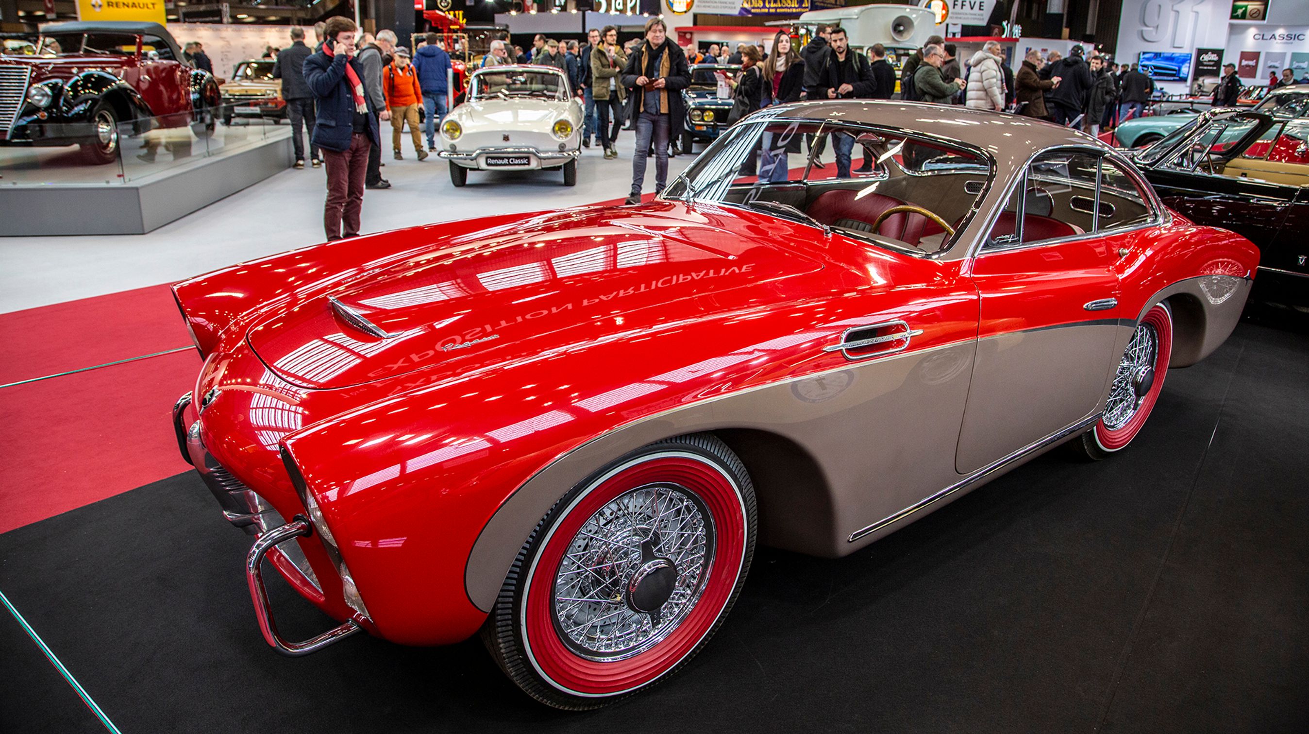 En Pegaso Z-102 med Saoutchik-karrosseri ser man ikke hver dag. Der blev kun bygget fem, og den ene var til salg på Rétromobile, komplet med dekadente røde dæksider.