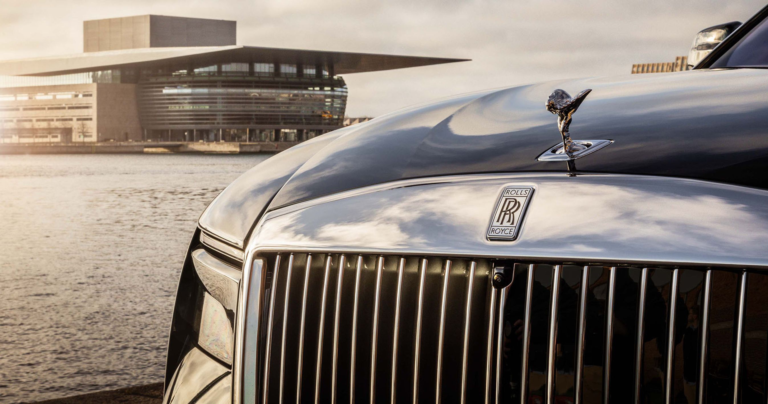 Rolls-Royce fotograferet foran Operahuset i København