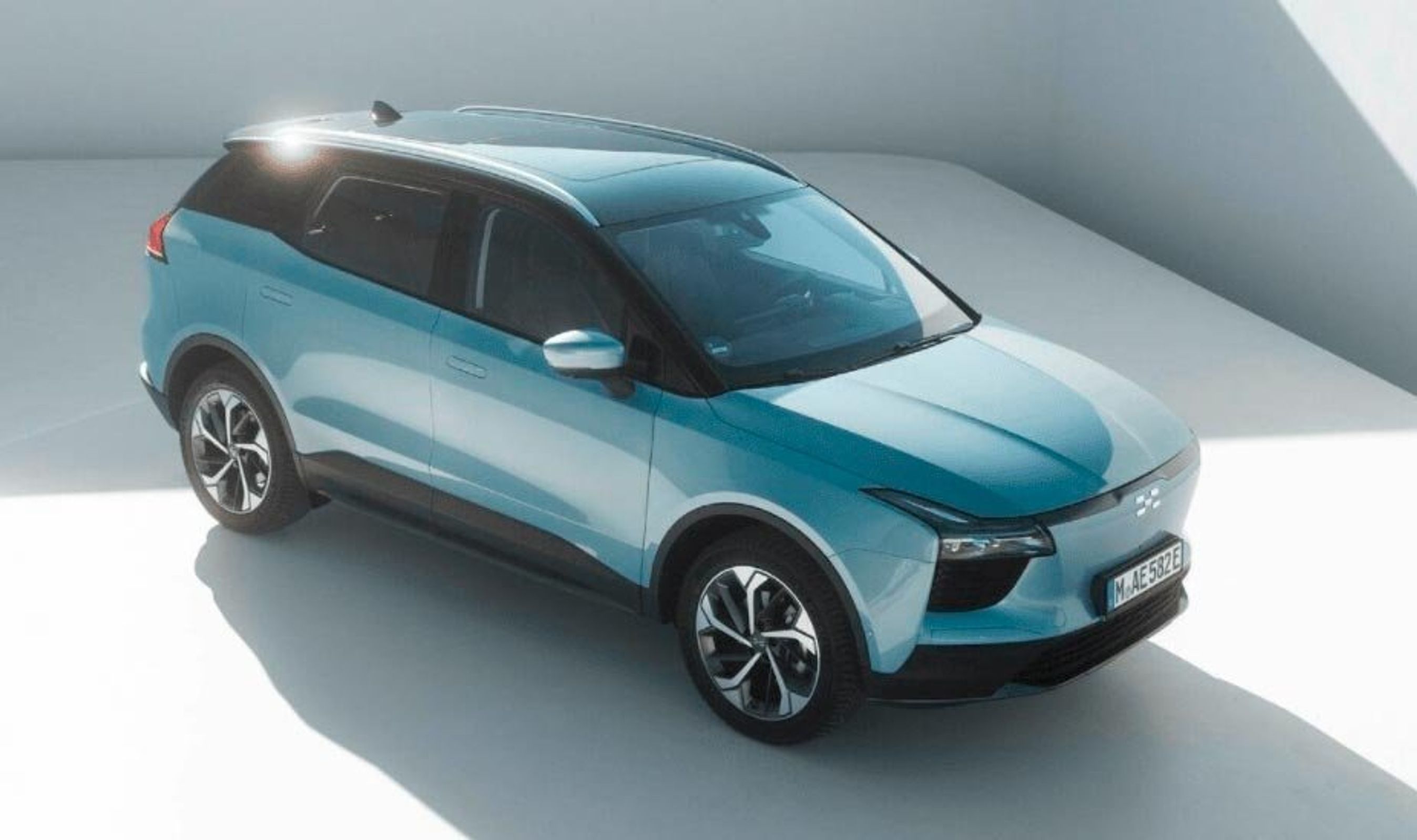 Aiways U5 er en mellemstor SUV/crossover, der er mere rummelig end de fleste konkurrenter i mellemklassen. Nye modeller kan fra nu af lade med 11 kW.