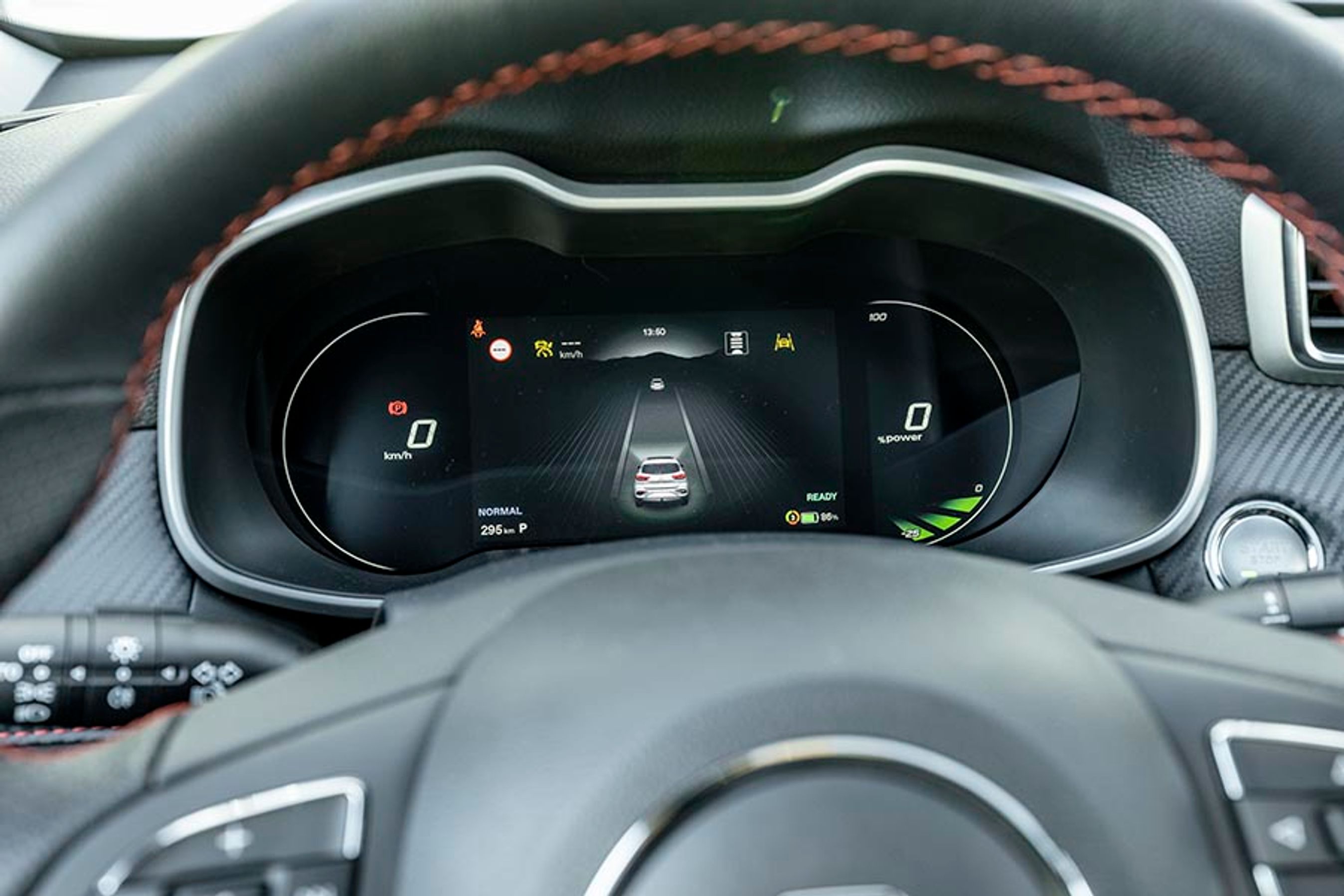 Instrumenthuset står skarpt, men vi havde gerne set at hastigheden blev vist tydeligt i midten i stedet for som her ude til venstre.