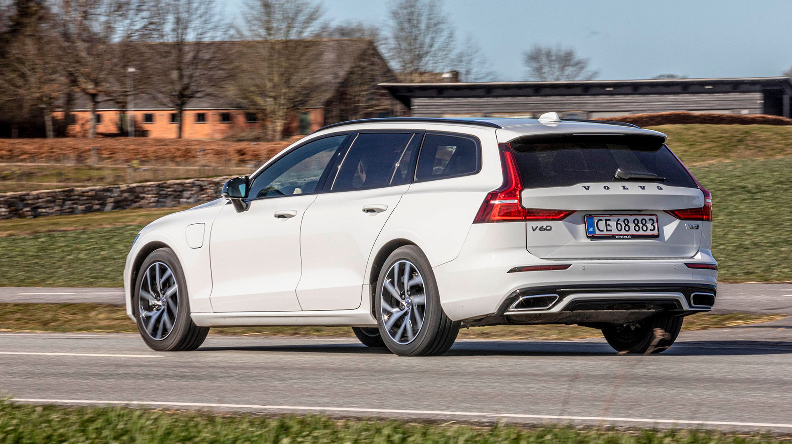 V60 har et bagagerum på 529 liter, hvilket er pænt uden at være prangende. Du får mere plads i en stor mellemklasse stationcar, men ikke ligeså elegant et design.