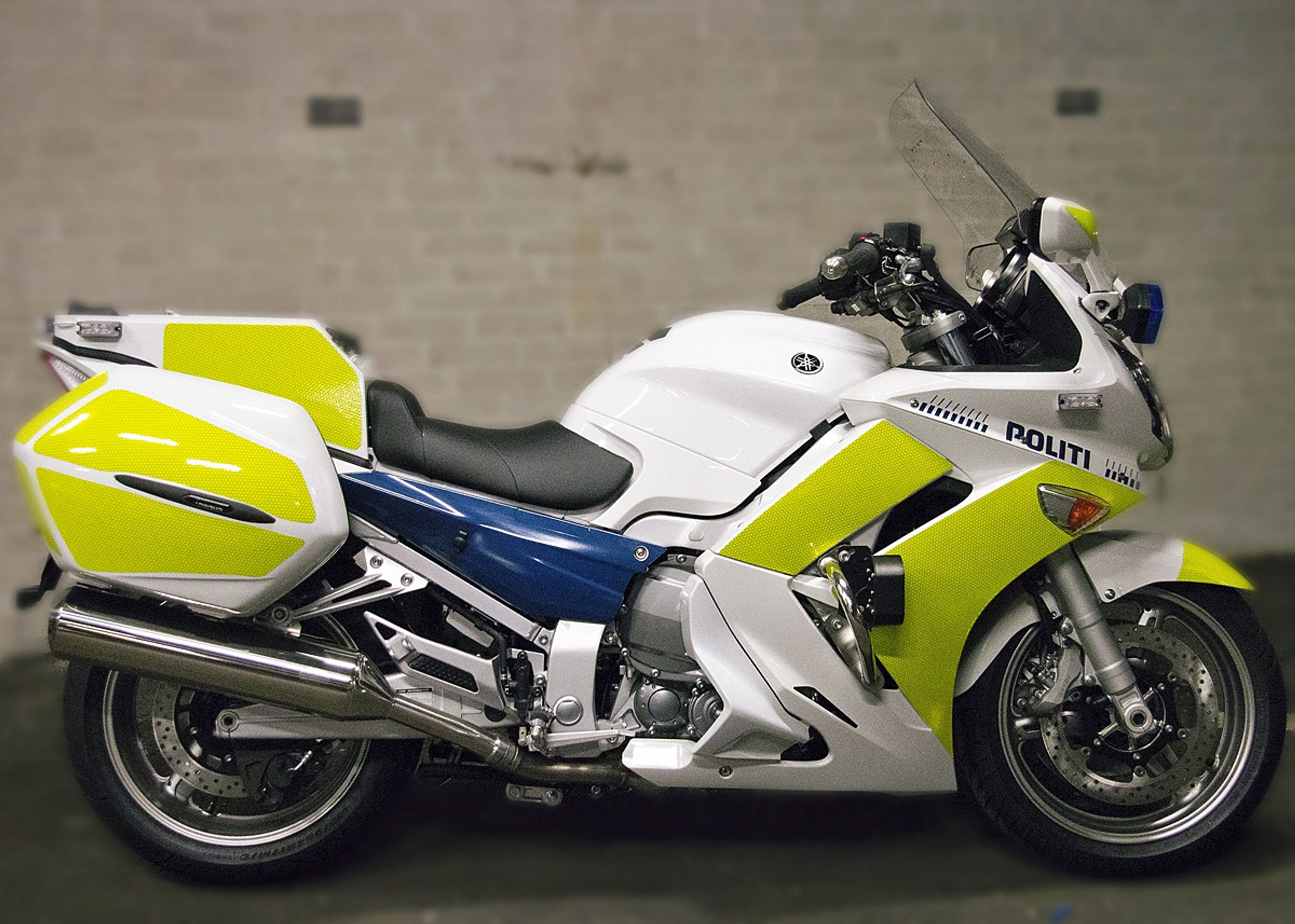 Også motorcyklerne bliver nemmere at se - i hvert fadl fra siden. Det er særlig relevant, når motorcykler parkeres for at markere en ulykke eller gerningssted.