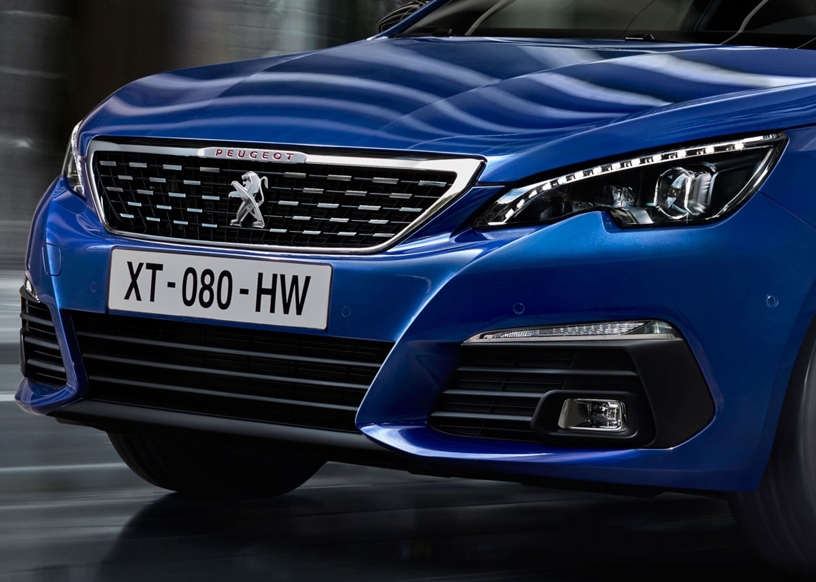 Fronten er blevet mere lodret - og virker mere solid. Peugeot-navnet ser ud til at være mejslet i metal. Foto: Peugeot