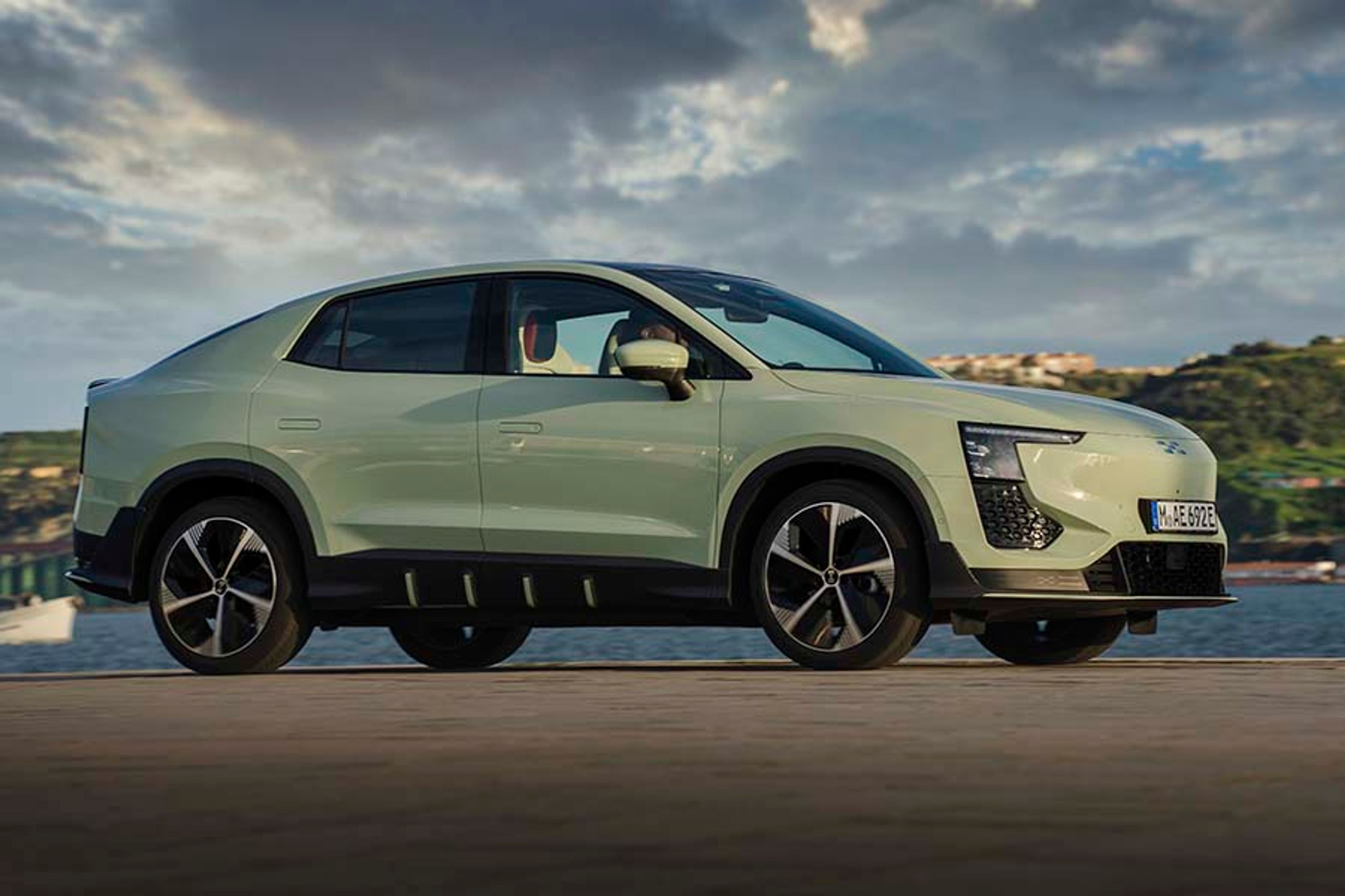 U6 har en pæn stor akselafstand på 2,80 meter. Vægten er lav for en mellemstor, elektrisk SUV: lige knap 1.800 kg.