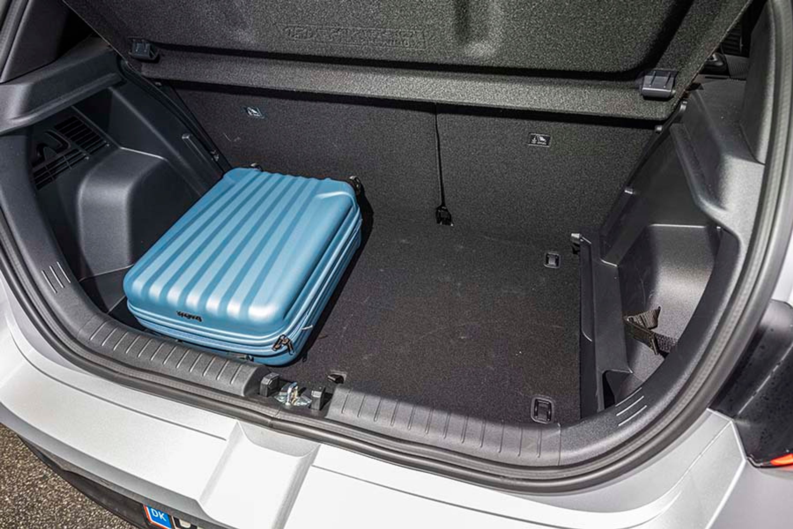 Selvom 352 liter ikke er rekord i miniklassen, så er det rigeligt med plads til de fleste. Der er en lidt dyb brønd, men bagagerumsbunden kan løftes, hvis man ønsker det.