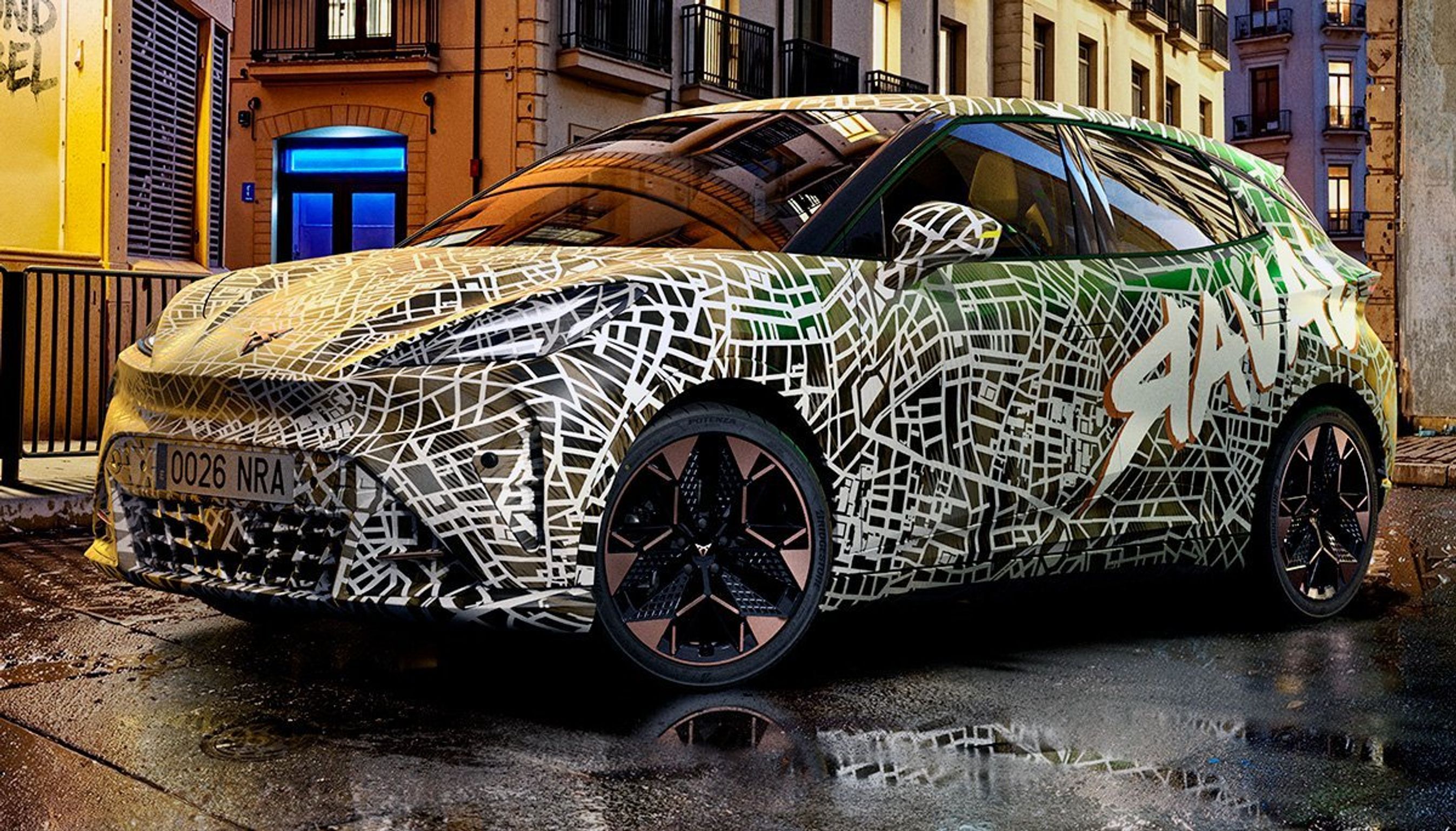 Cupra Raval med kamuflage.