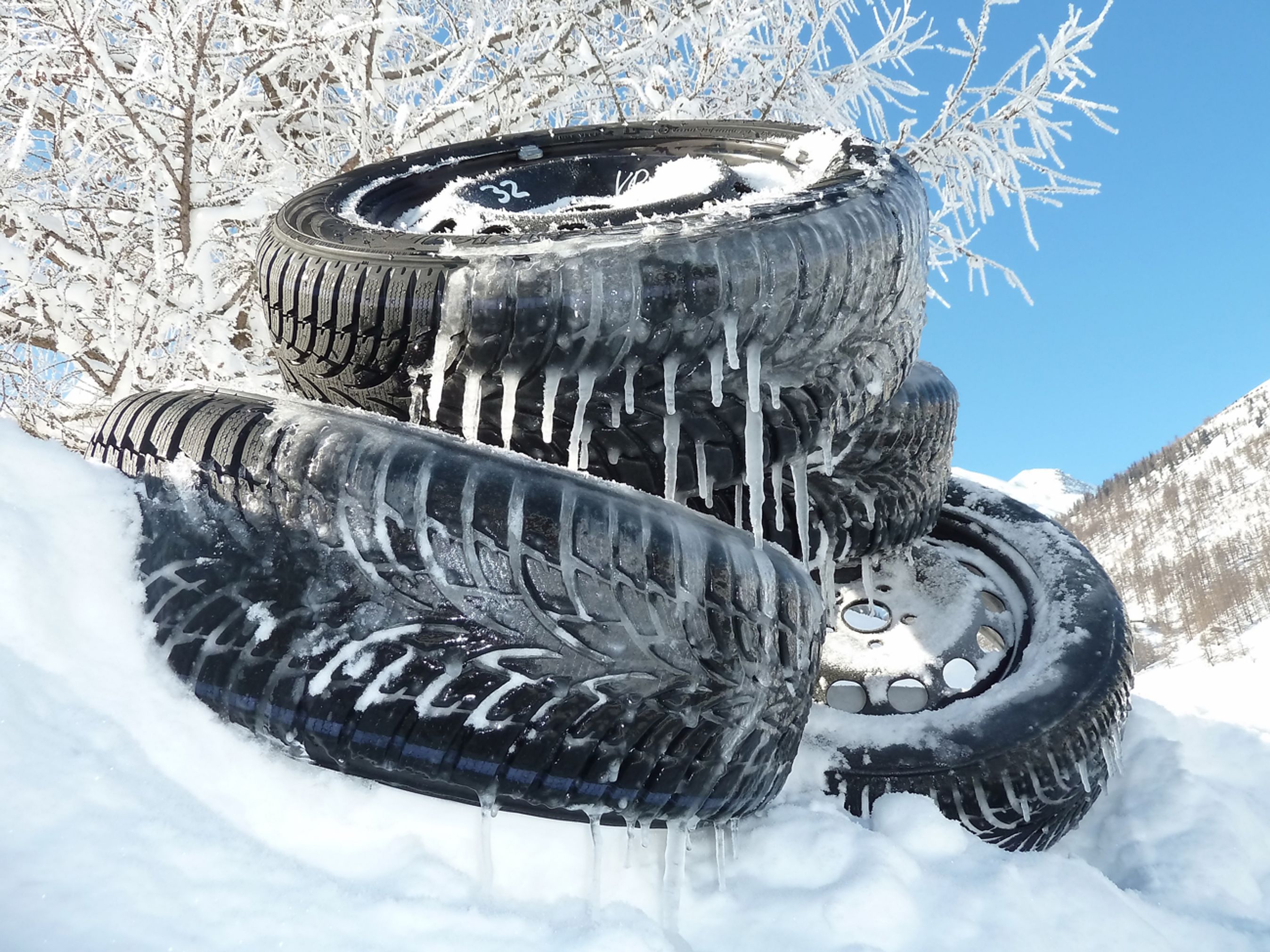 Det er langt fra alle af sæsonens nye vinterdæk, der er tilpasset den våde danske vinter lige godt, viser FDMs vinterdæktest