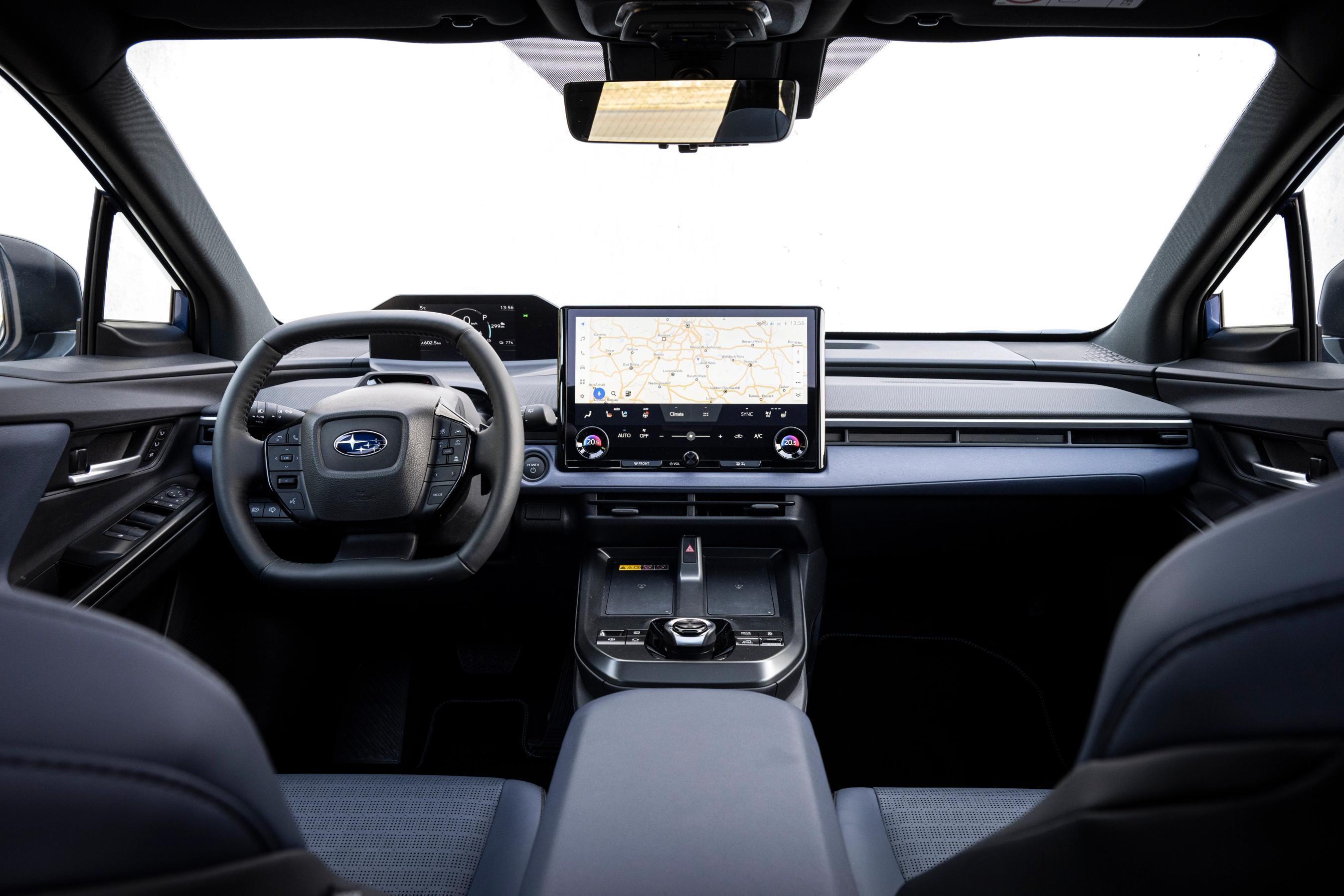 Førerplads i en Subaru e-Outback