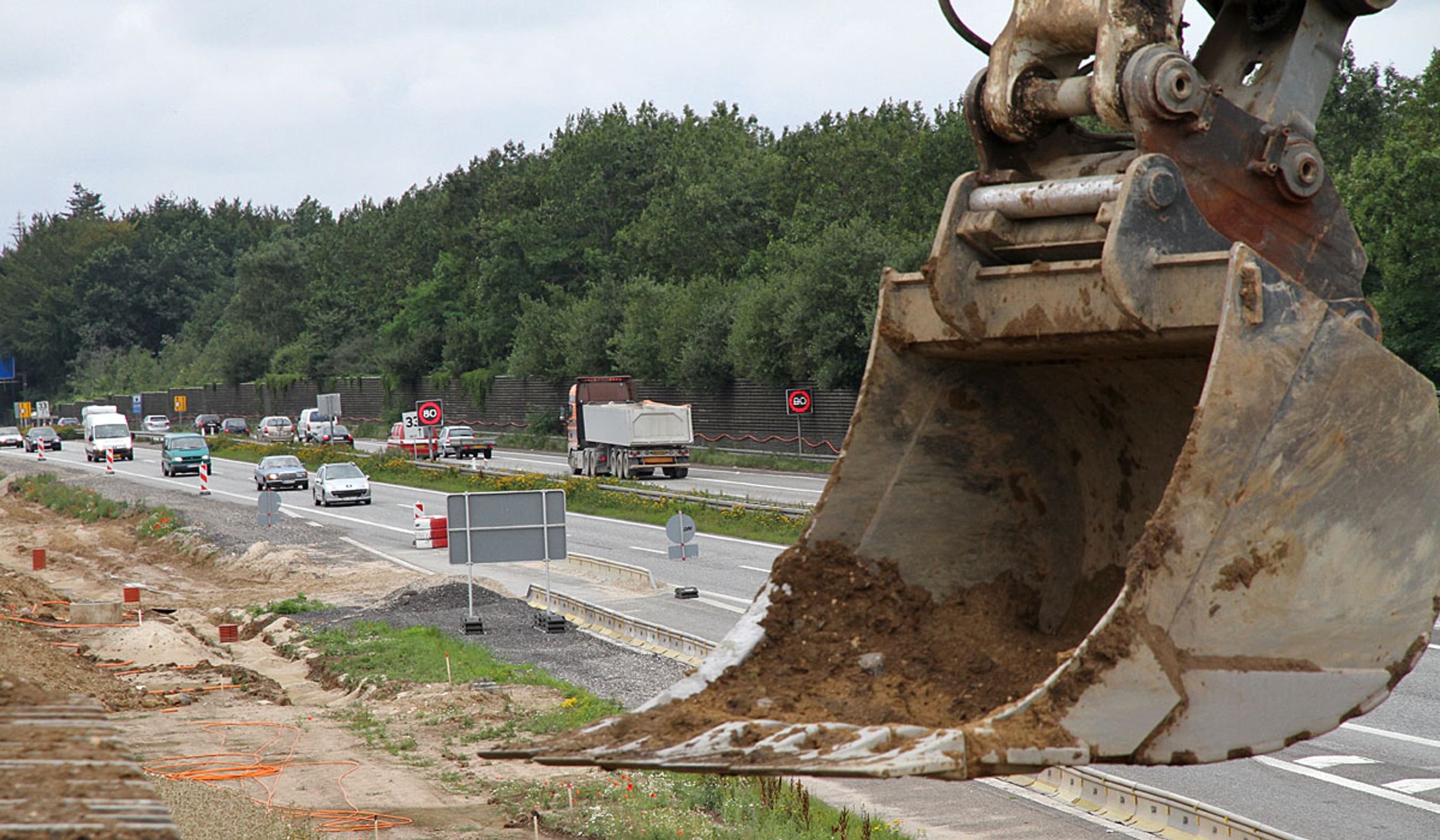 Arbejdet med udvidelsen af Holbækmotorvejen er gået meget hurtigere end planlagt.