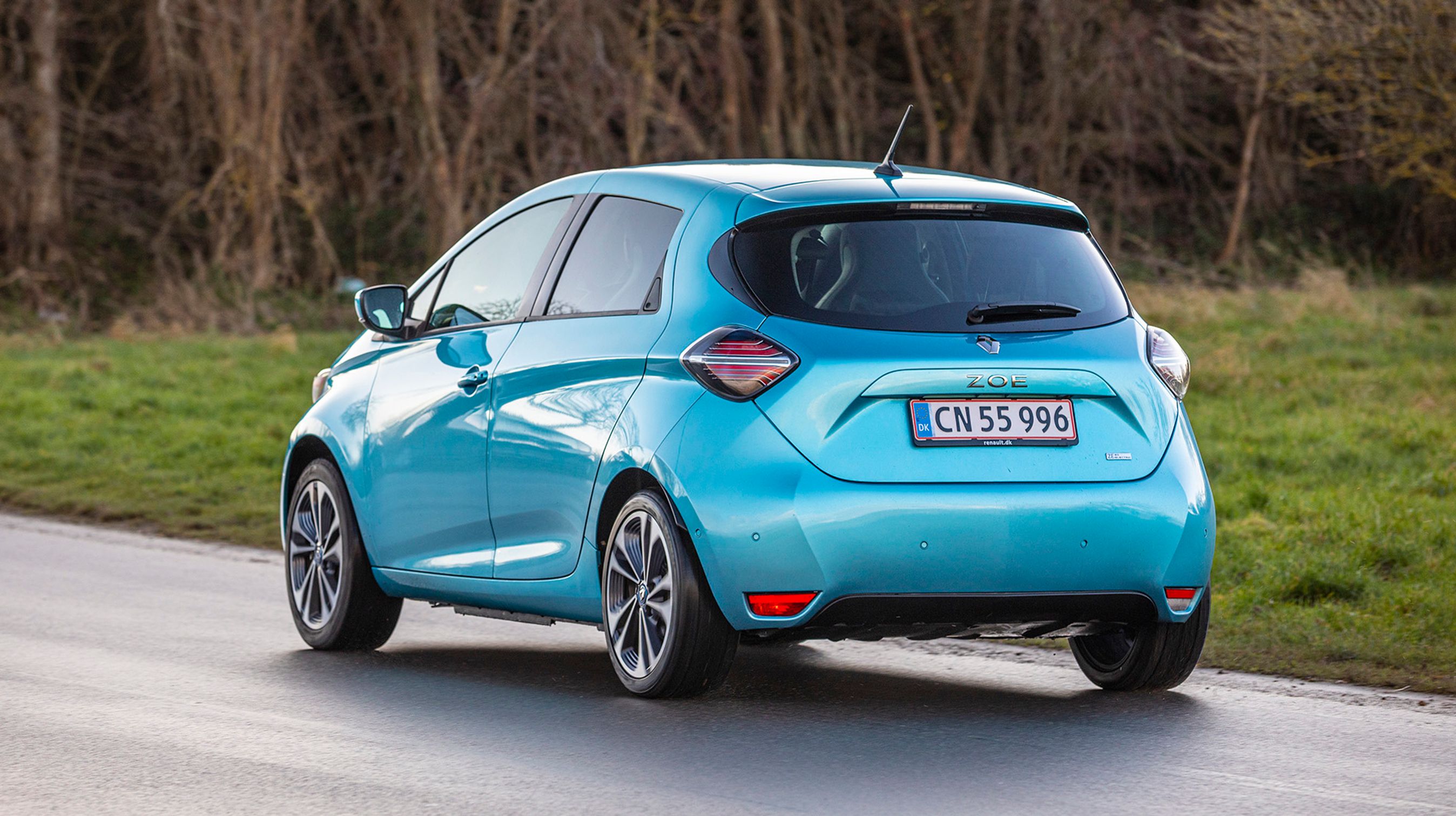 Udefra er der ikke stor forskel på denne nye Renault Zoe og dens forgænger. Men under skallen er der sket en hel del.