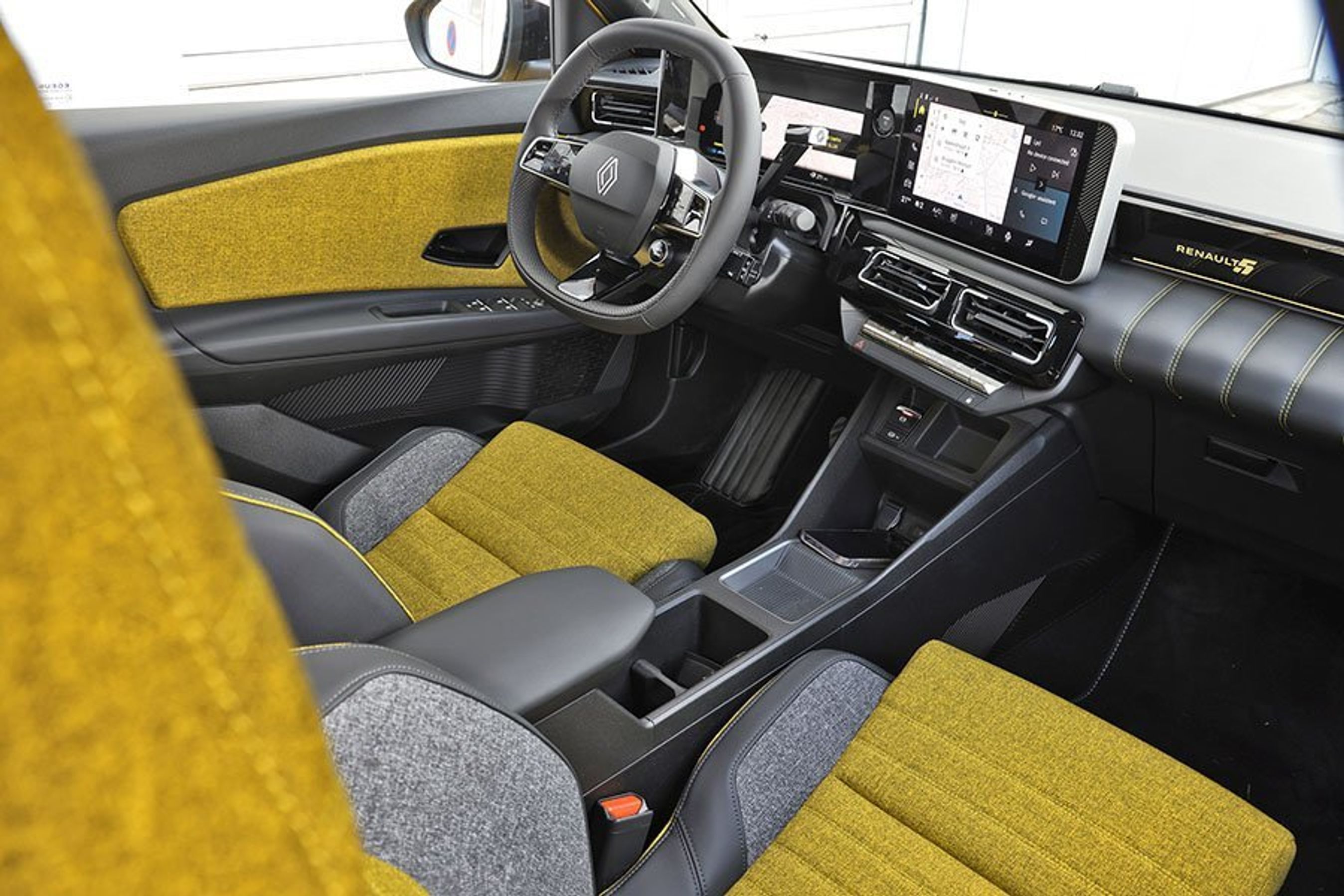 Førersædet i en Renault 5