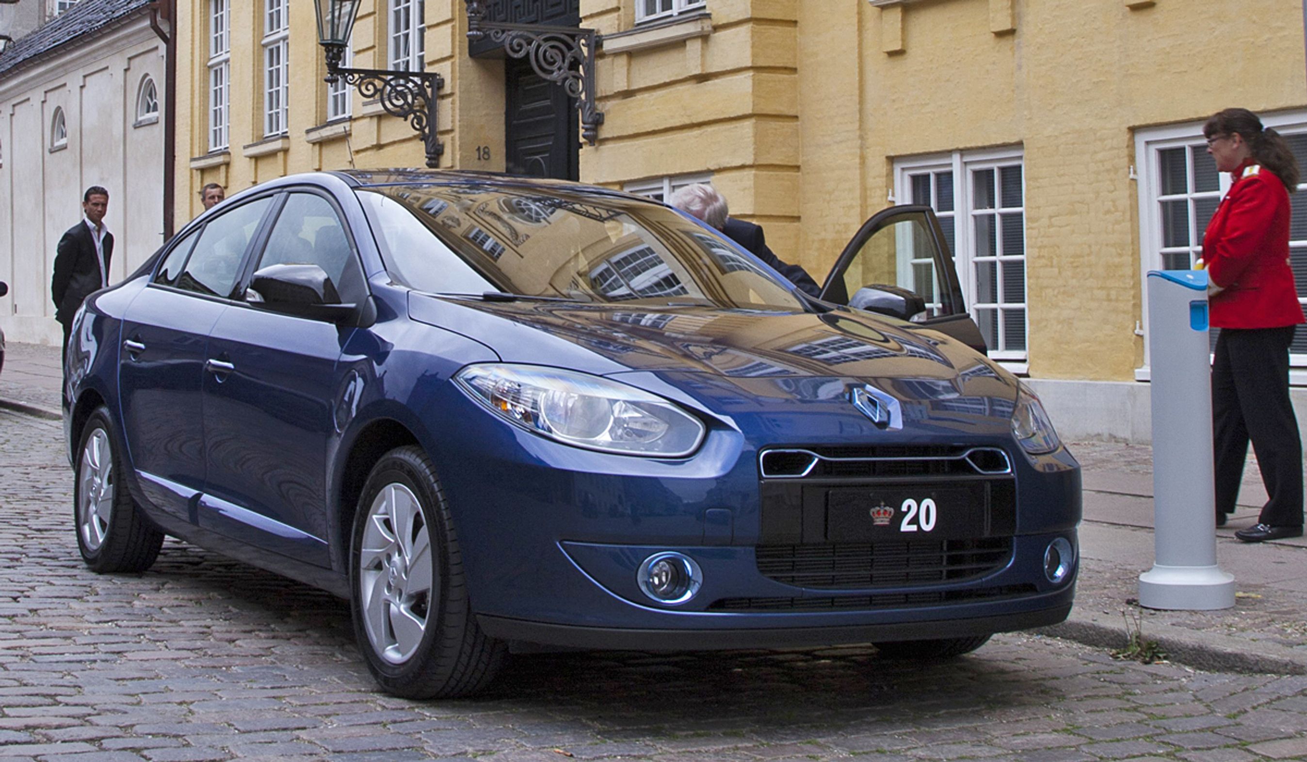 Krone 20 på plads foran Amalienborg. Den er helt elektrisk.