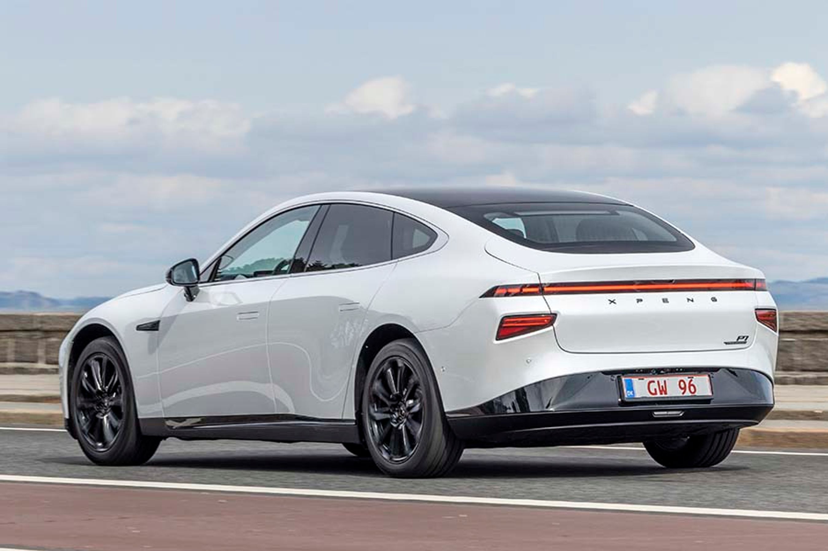 P7 ser smart ud bagfra, men den skrå bagende tager plads i bagagerummet.