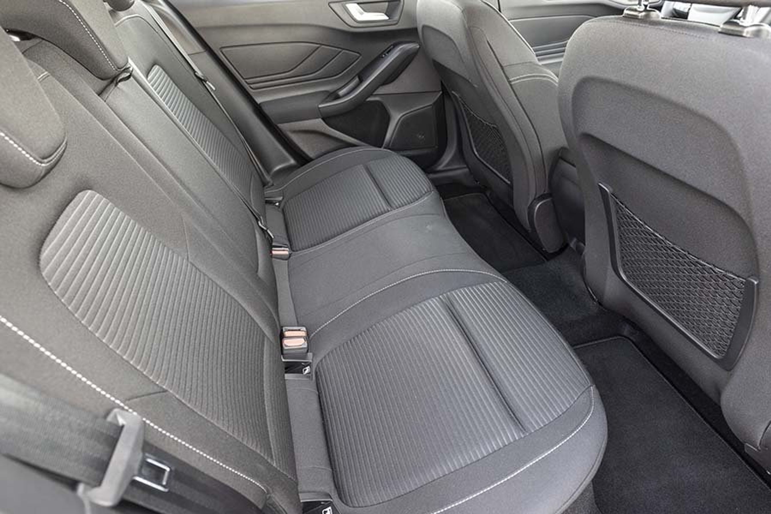 Bagsædet er ret ordinært i sin form og funktion, og vi savner f.eks. friskluftdyser 