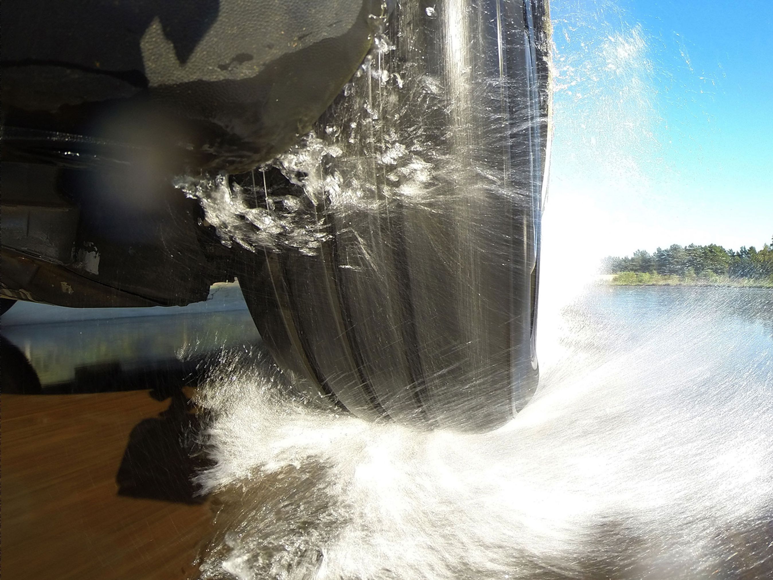 Selvom de bedste helårsdæk er blevet markant bedre, er de stadig hverken rigtig gode eller rigtig dårlige, viser ny dæktest.