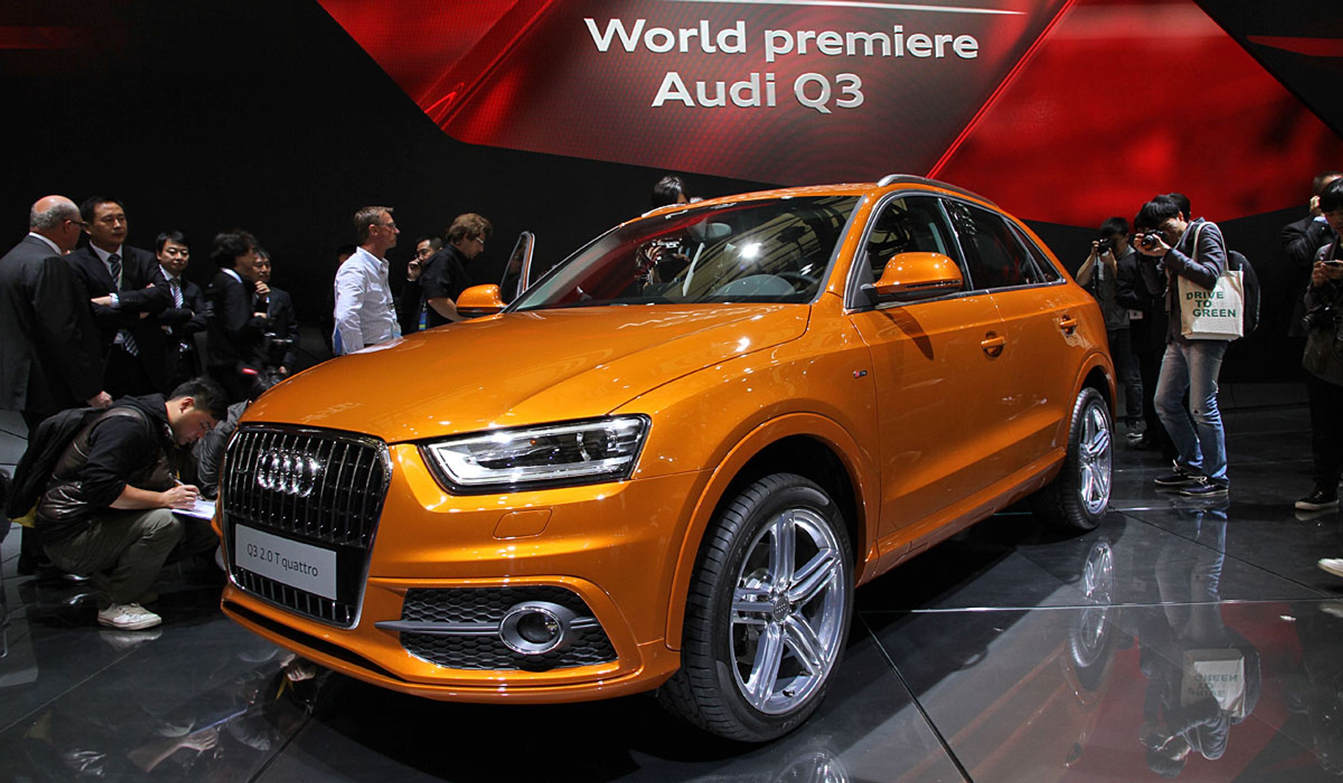 Audi Q3 er kun 4,39 meter lang, men har et robust udseende - her fra premieren i Kina.