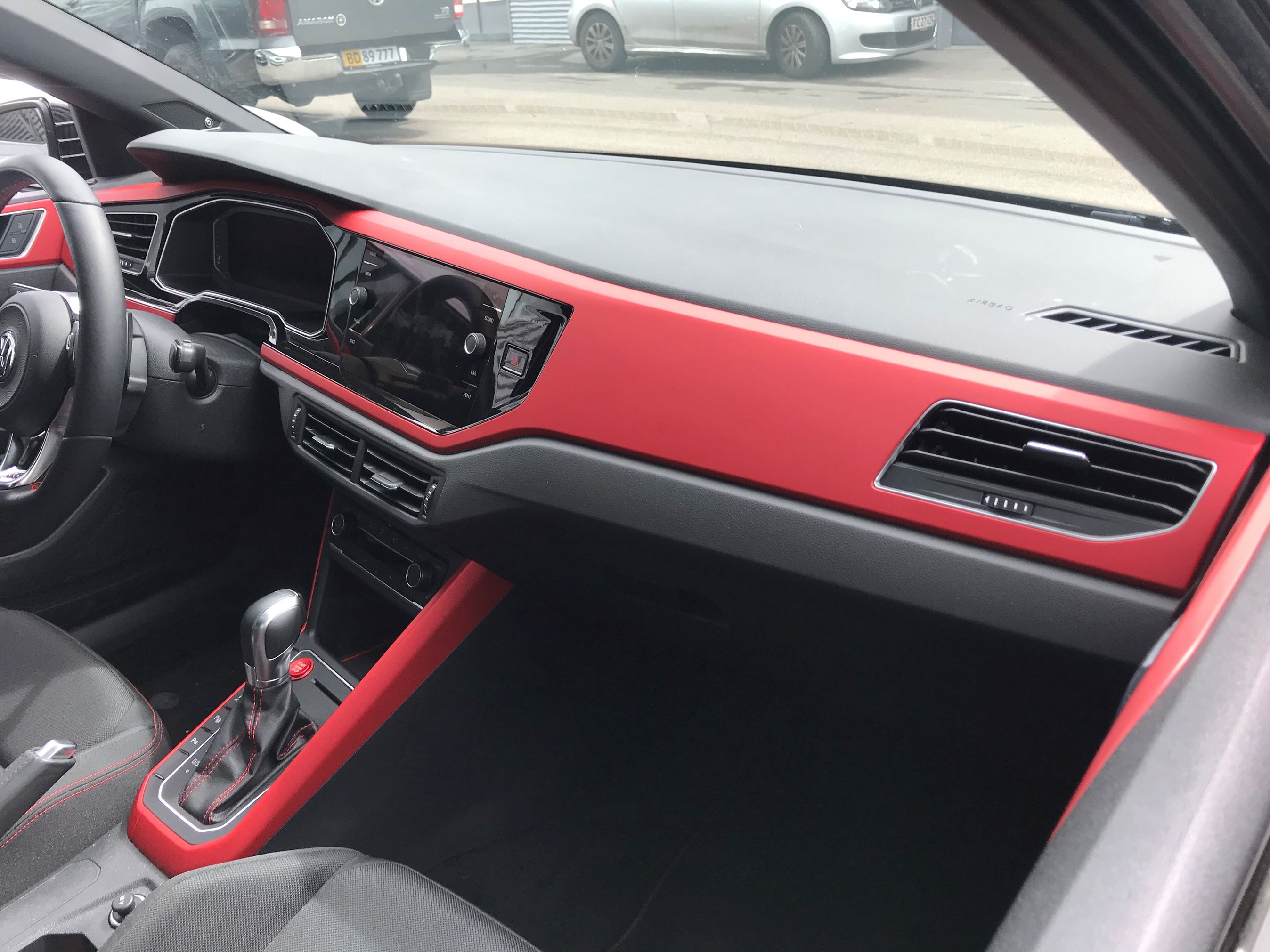 Den skrigrøde farve var ikke noget for Lars Nissen, så forhandleren foreslog, at den blev folieret (privatfoto)