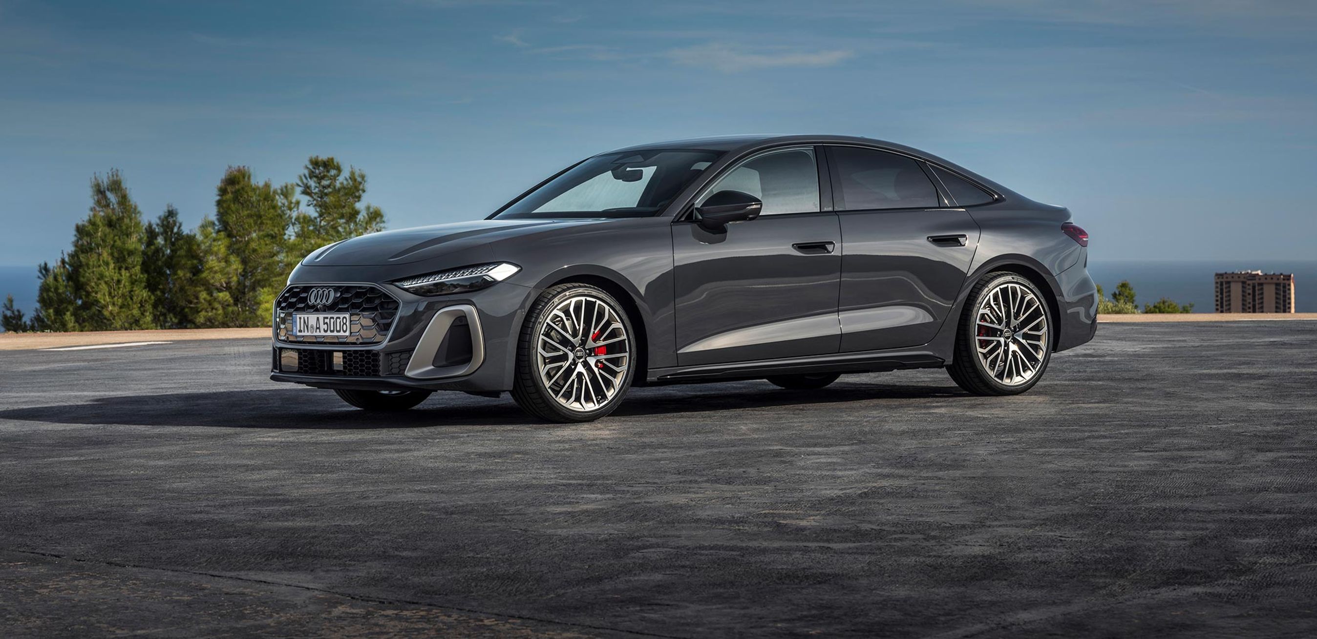 Grå Audi A5 set skråt forfra.