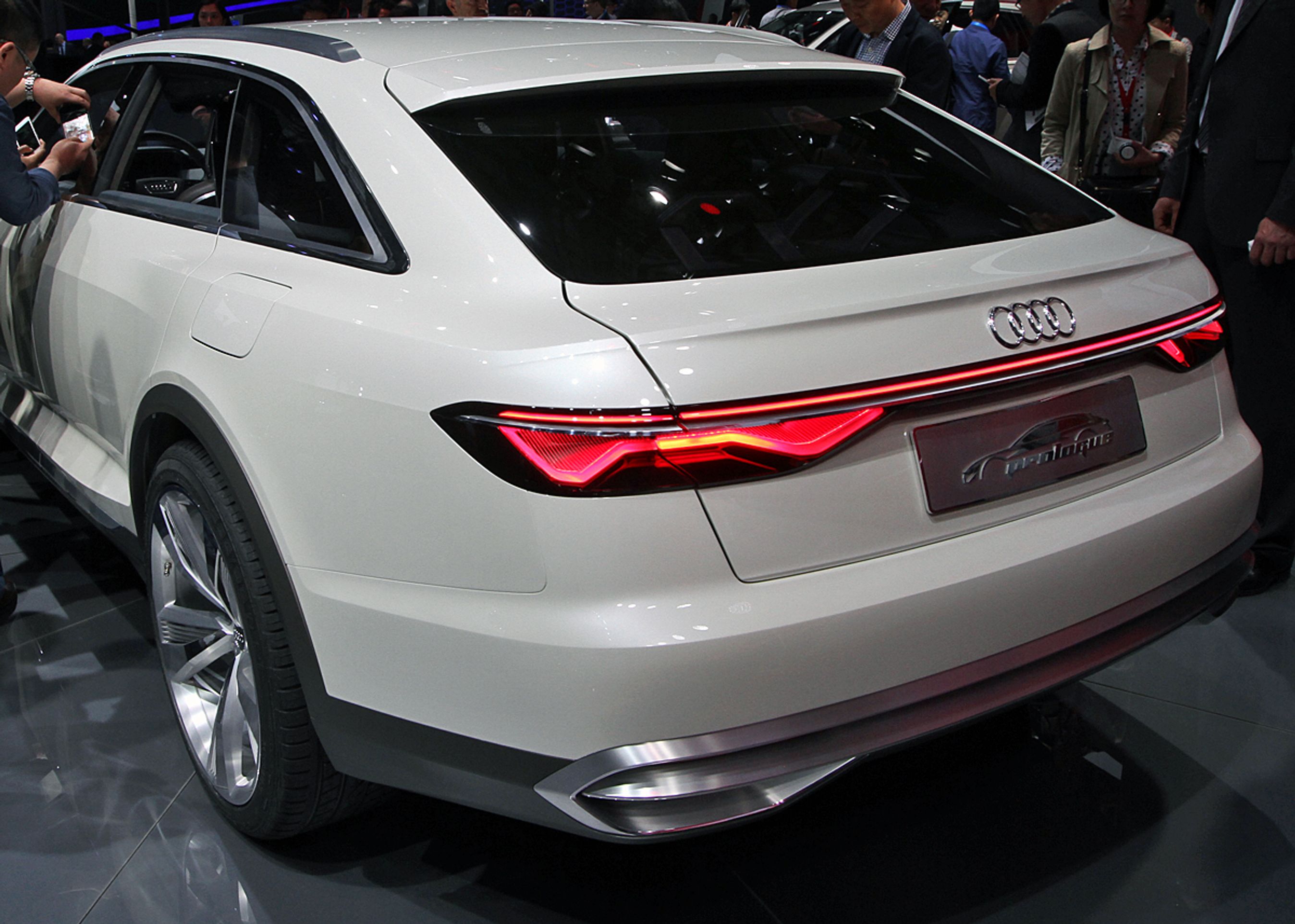 Den 'kinesiske' Prologue Allroad er stort set identisk med den 'europæiske' Prologue Avant, men er løftet otte cm og har fået firehjulstræk. Og så er dieselmotoren skiftet ud med en V8-benzin.