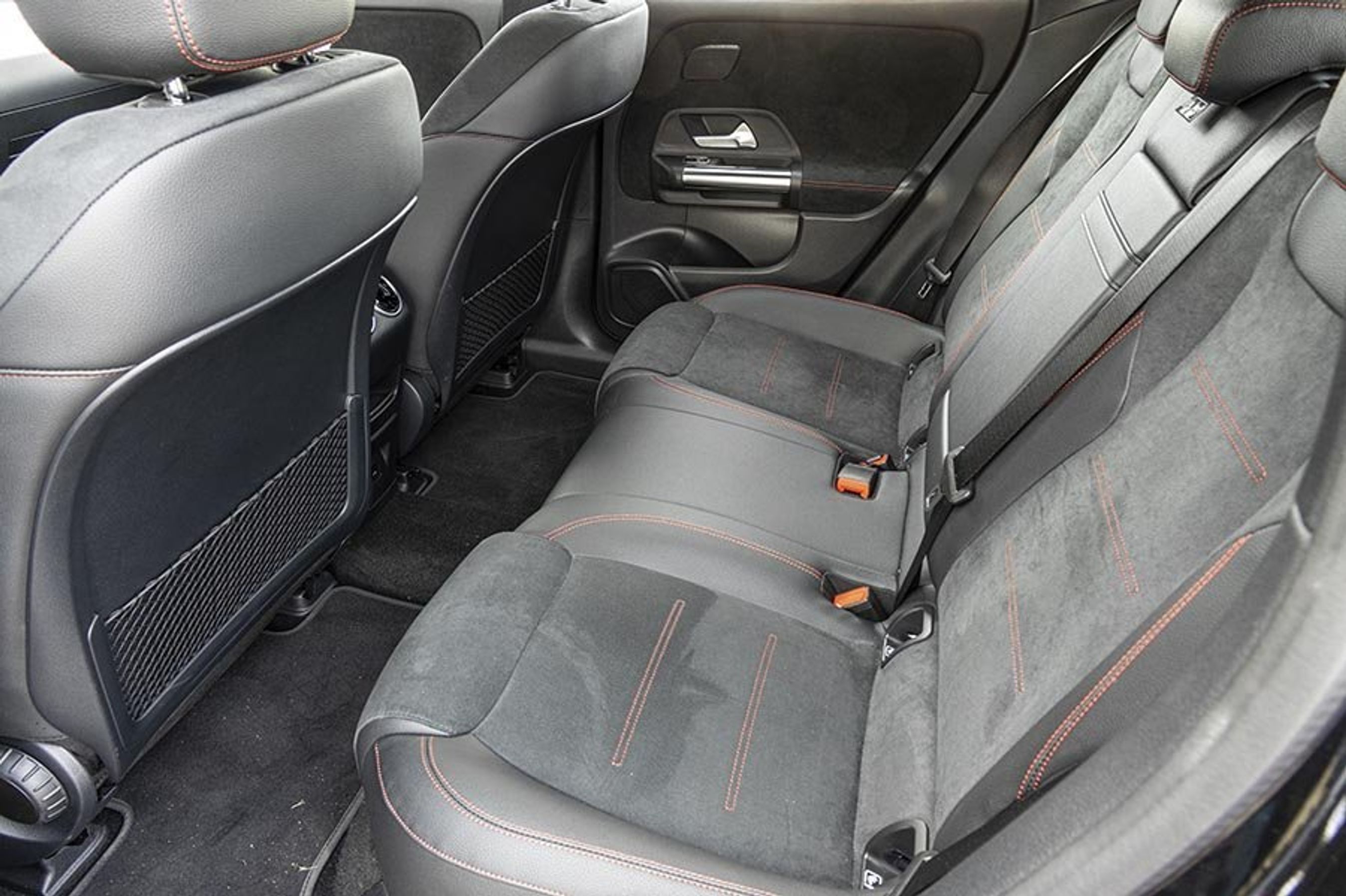 Bagsædet er tredelt og giver en udmærket komfort.