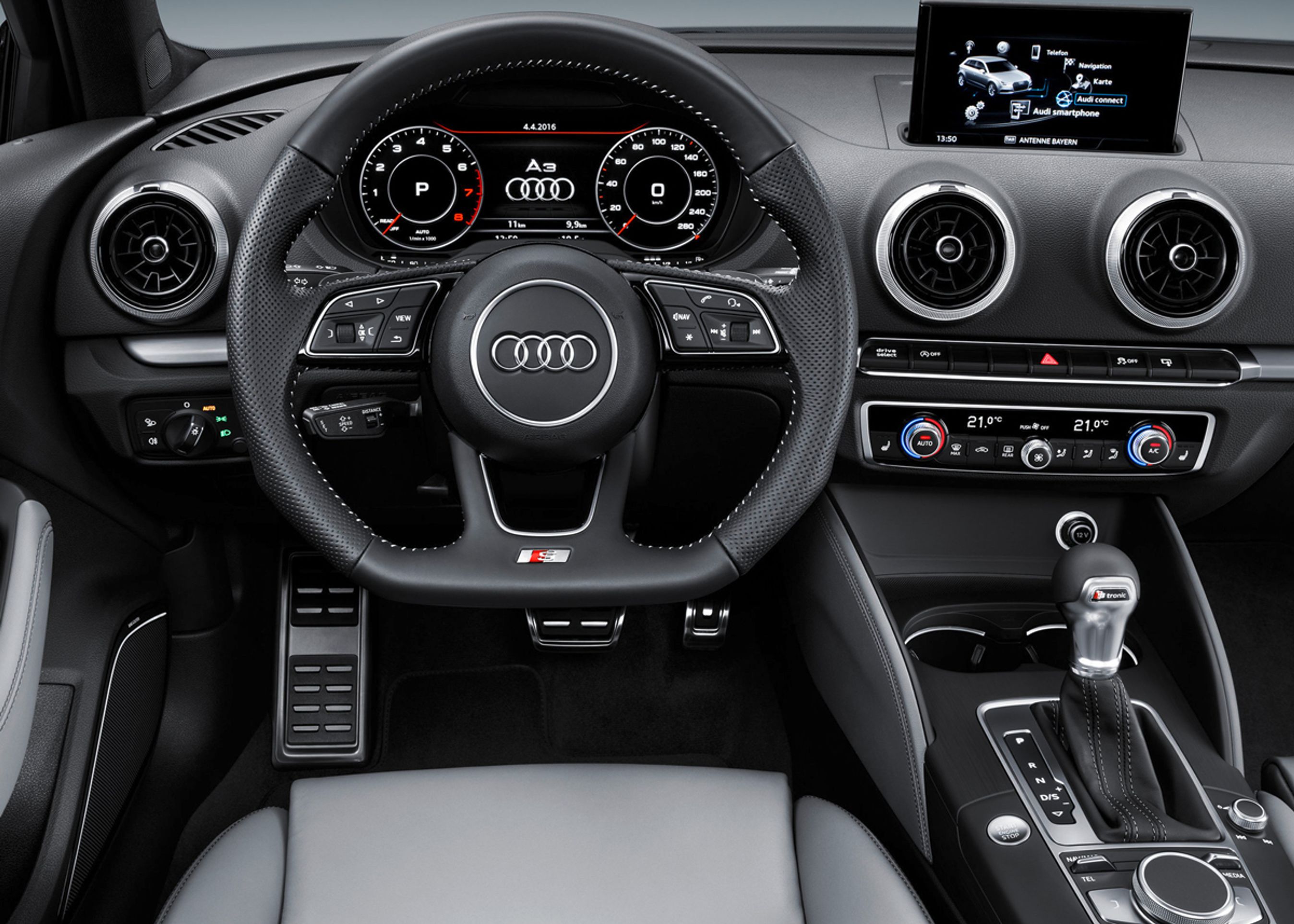 Førerpladsen som sådan er uændret, men der er masser af ny teknik bag knapperne og menuerne.