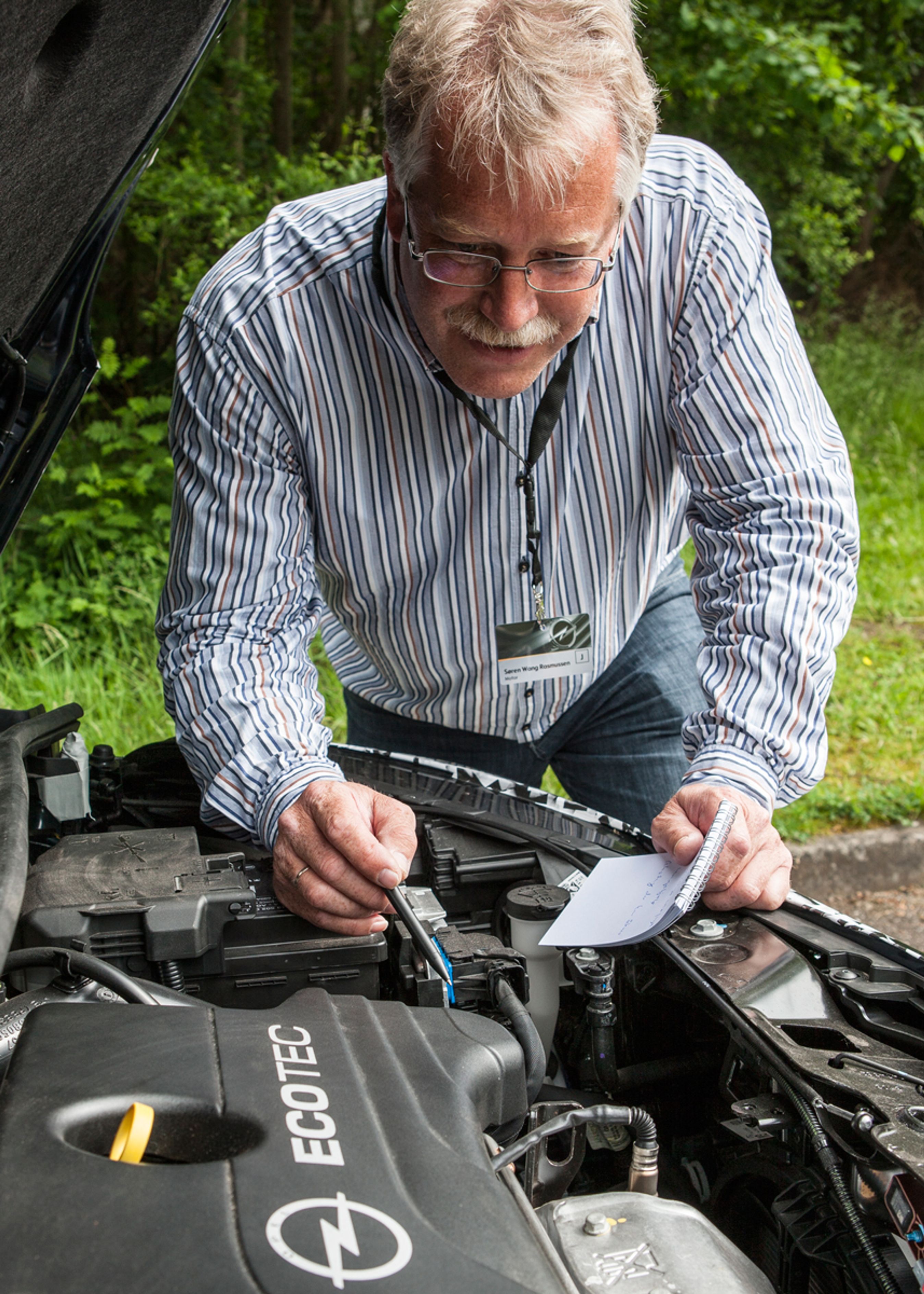 Det er under motorhjelmen at en af de helt store nyheder gemmer sig: En ny trecylindret benzinmotor med turbolader og direkte benzinindsprøjtning. Den kommer i to udgaver med enten 90 eller 115 hk.