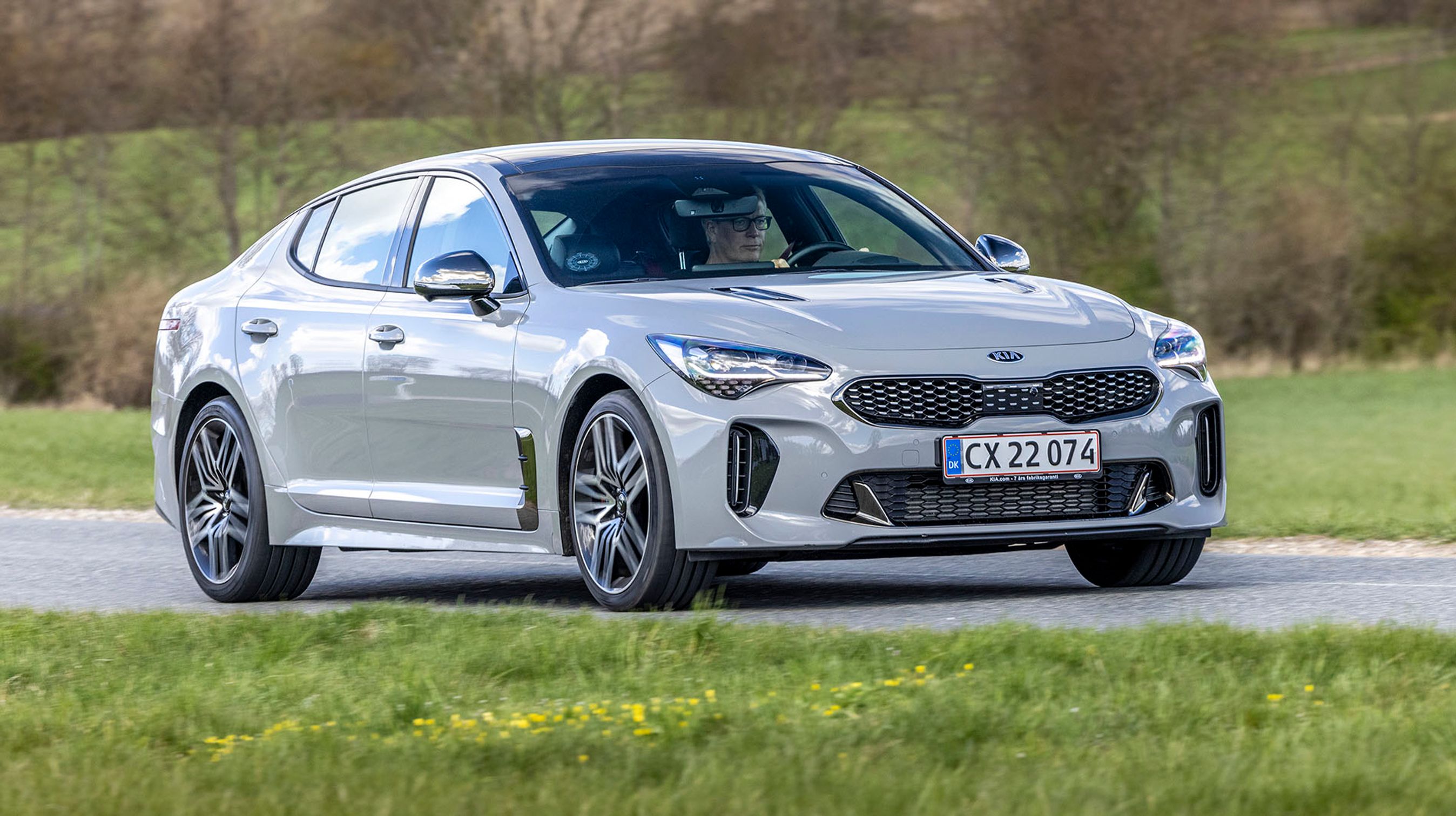Kia Stinger er en sportsvogn med et flot design, avanceret teknik og masser af motorkraft. Den er netop kommet i en faceliftet version.