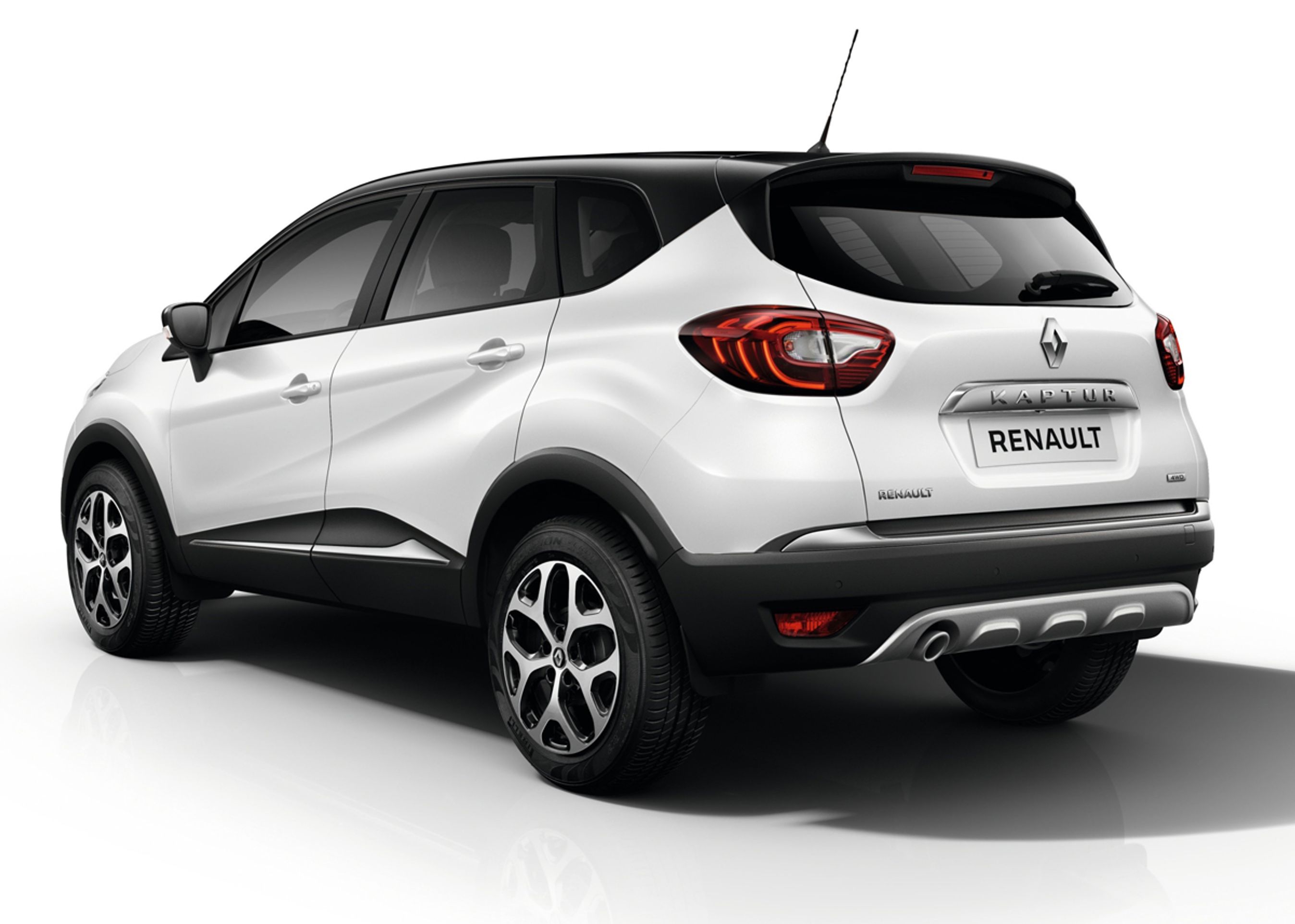 Kaptur er 21 længere og bredere end Captur, og akselafsatnden er øget seks cm. Skjoldet bagtil er også unikt og giver bilen et mere robust udseende. Fotos: Renault